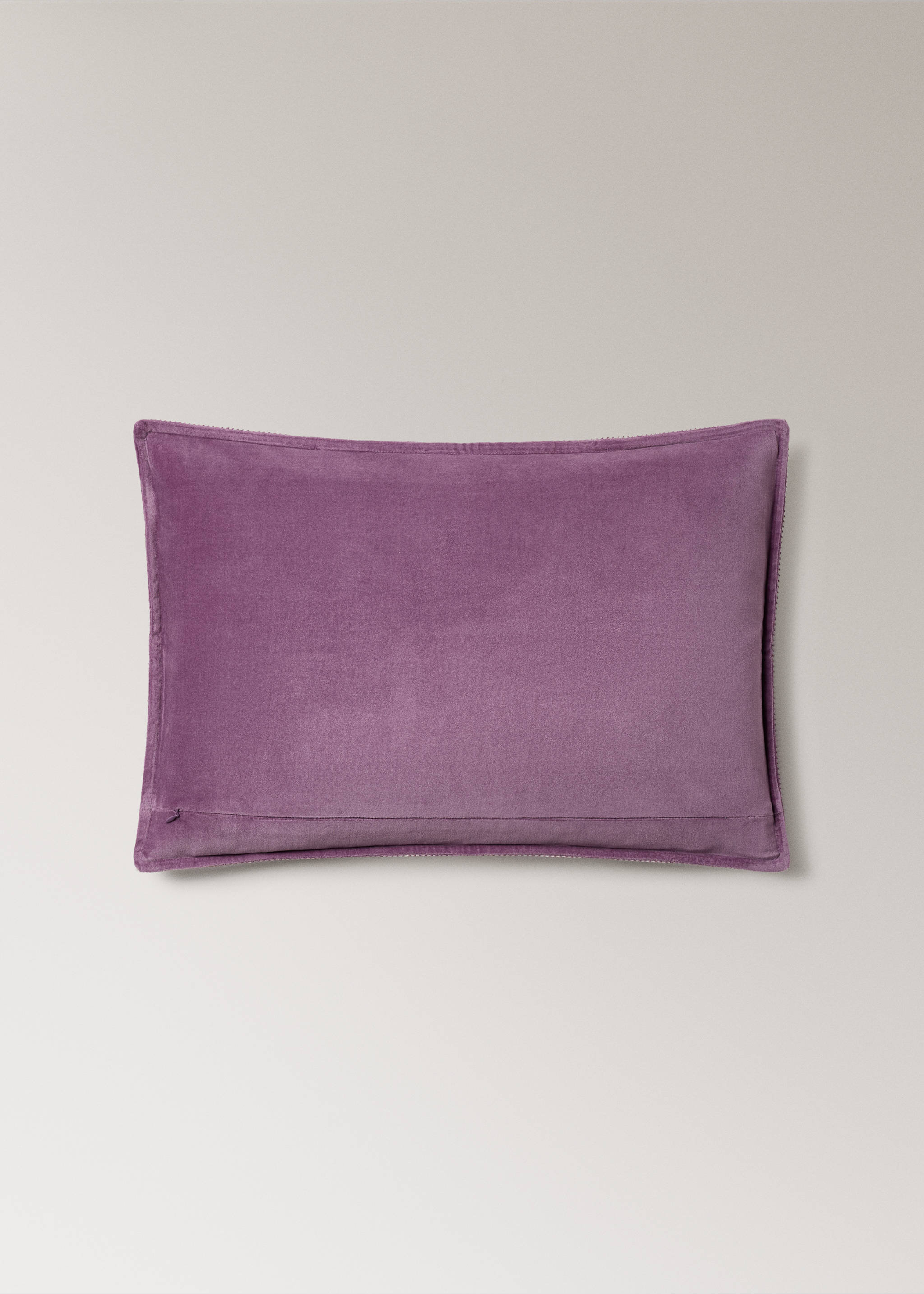 Velvet cushion cover with tape detail 40x60 cm - Details of the article 4, Cherry. Ref: 27063306-00.