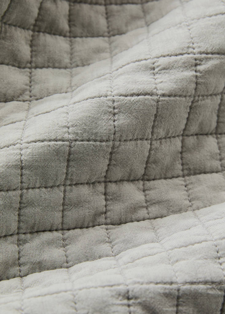 Karierte Baumwoll-Steppdecke, stückgefärbt, 180/200 Bett — Hellgrau/Pastellgrau