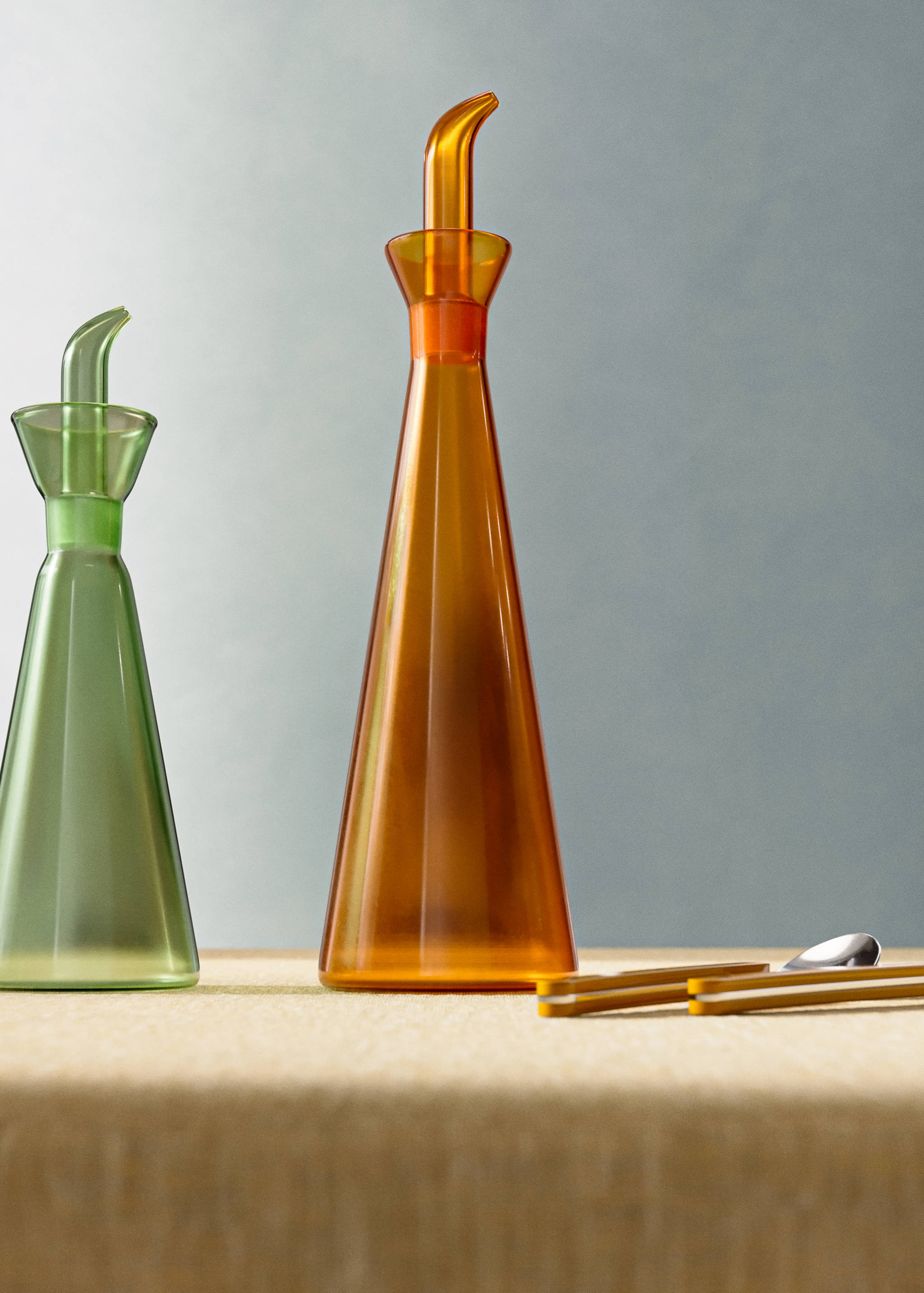 Medium coloured borosilicate oil cruet - General plane