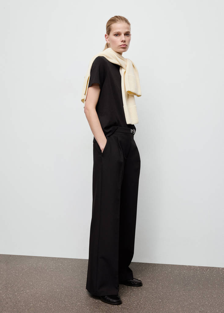 Short-sleeved cotton t-shirt — Black