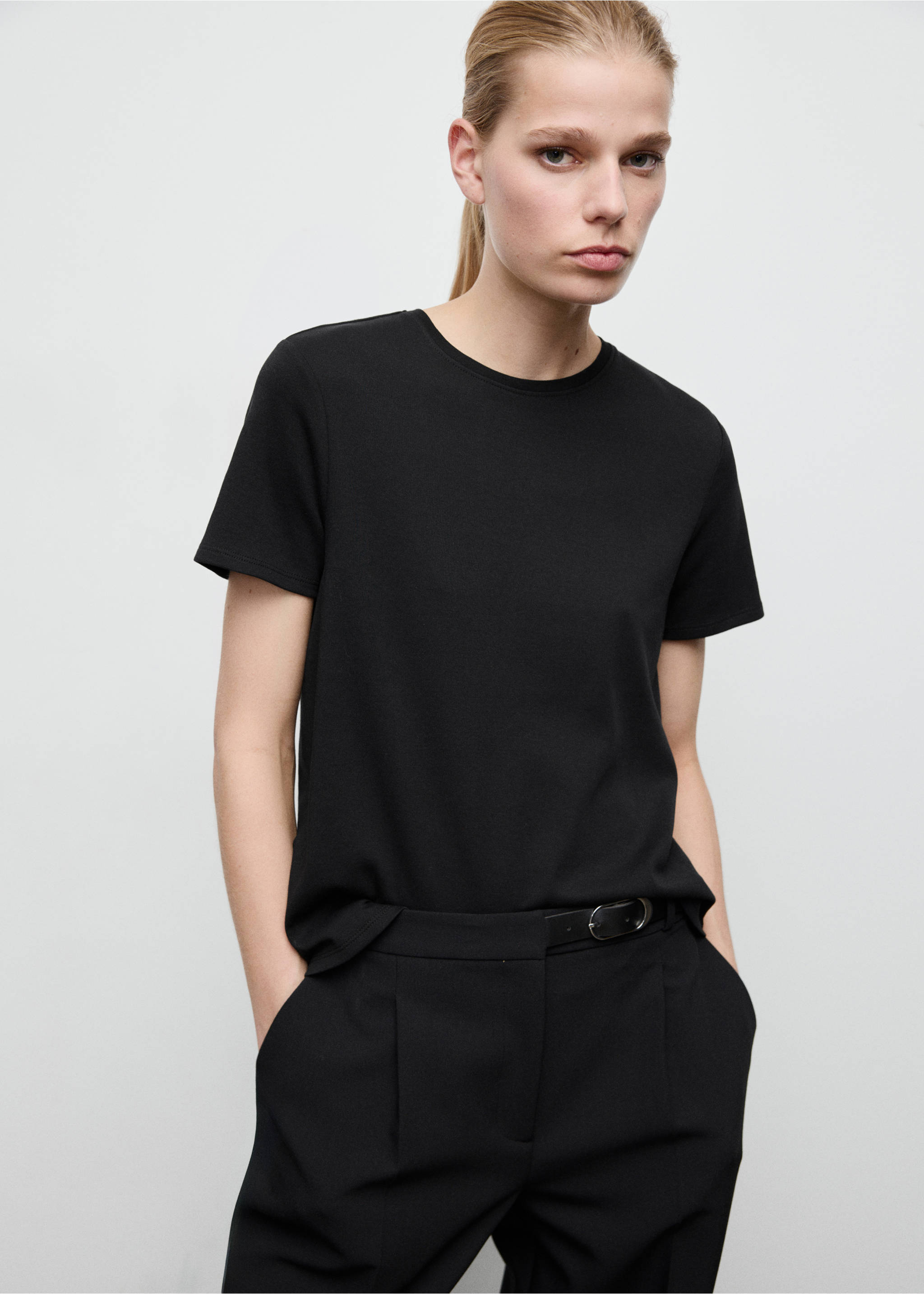 T-shirt coton manches courtes - Plan moyen, Noir. Ref: 27063312-00.