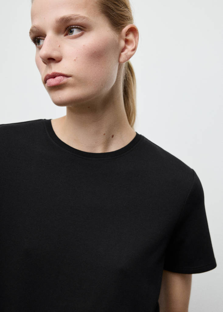 Short-sleeved cotton t-shirt — Black