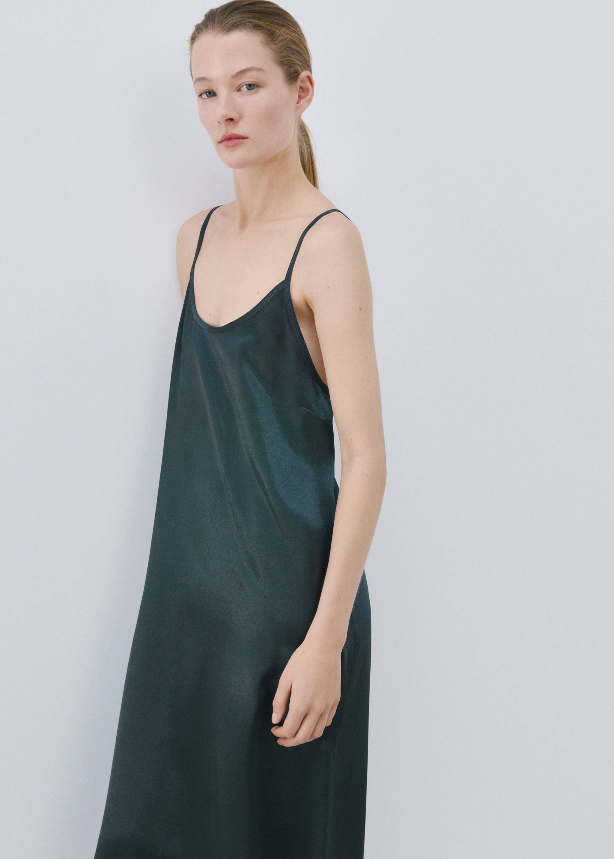 Long satin nightgown - Medium plane