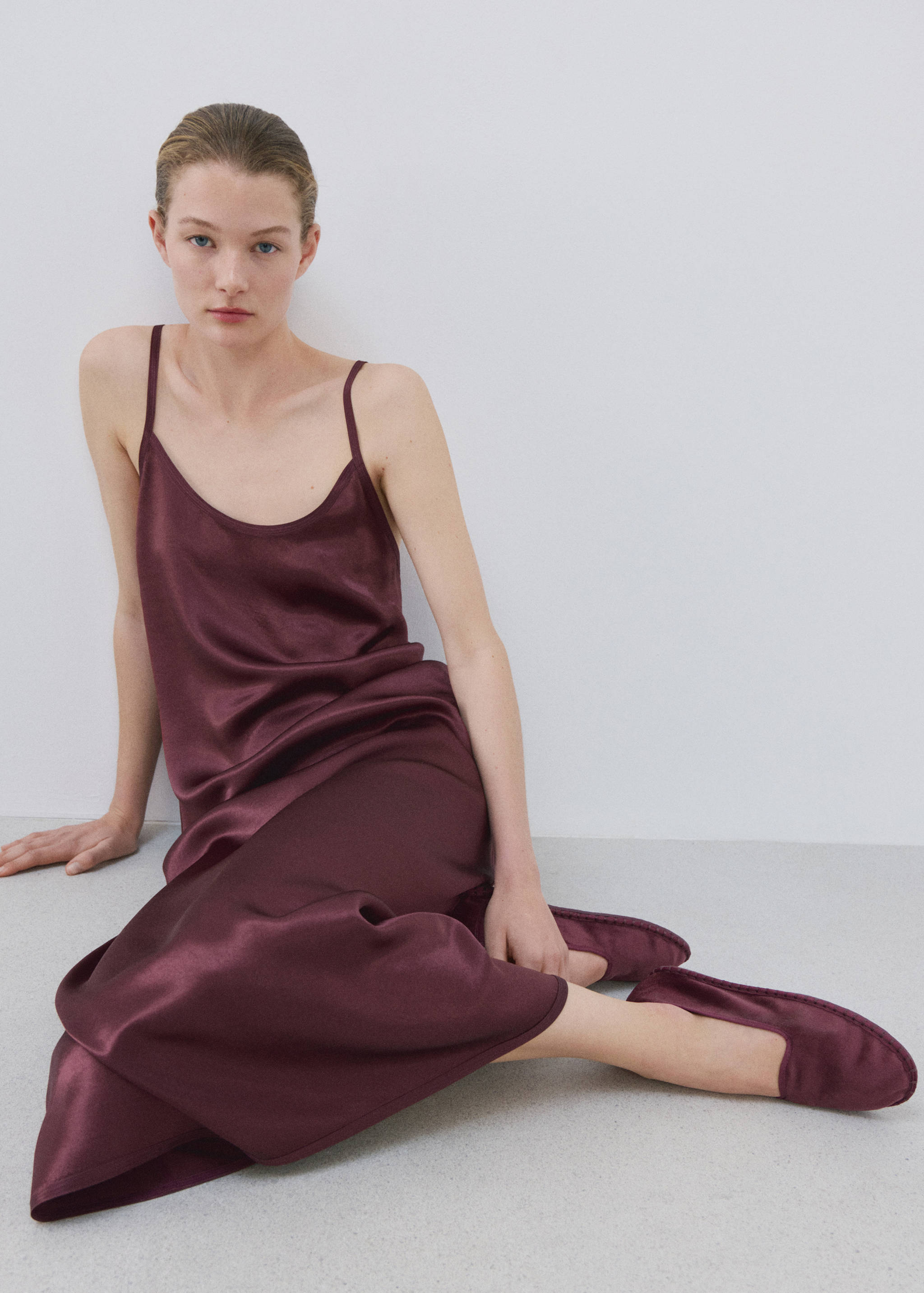 Long satin nightgown - Details of the article 2