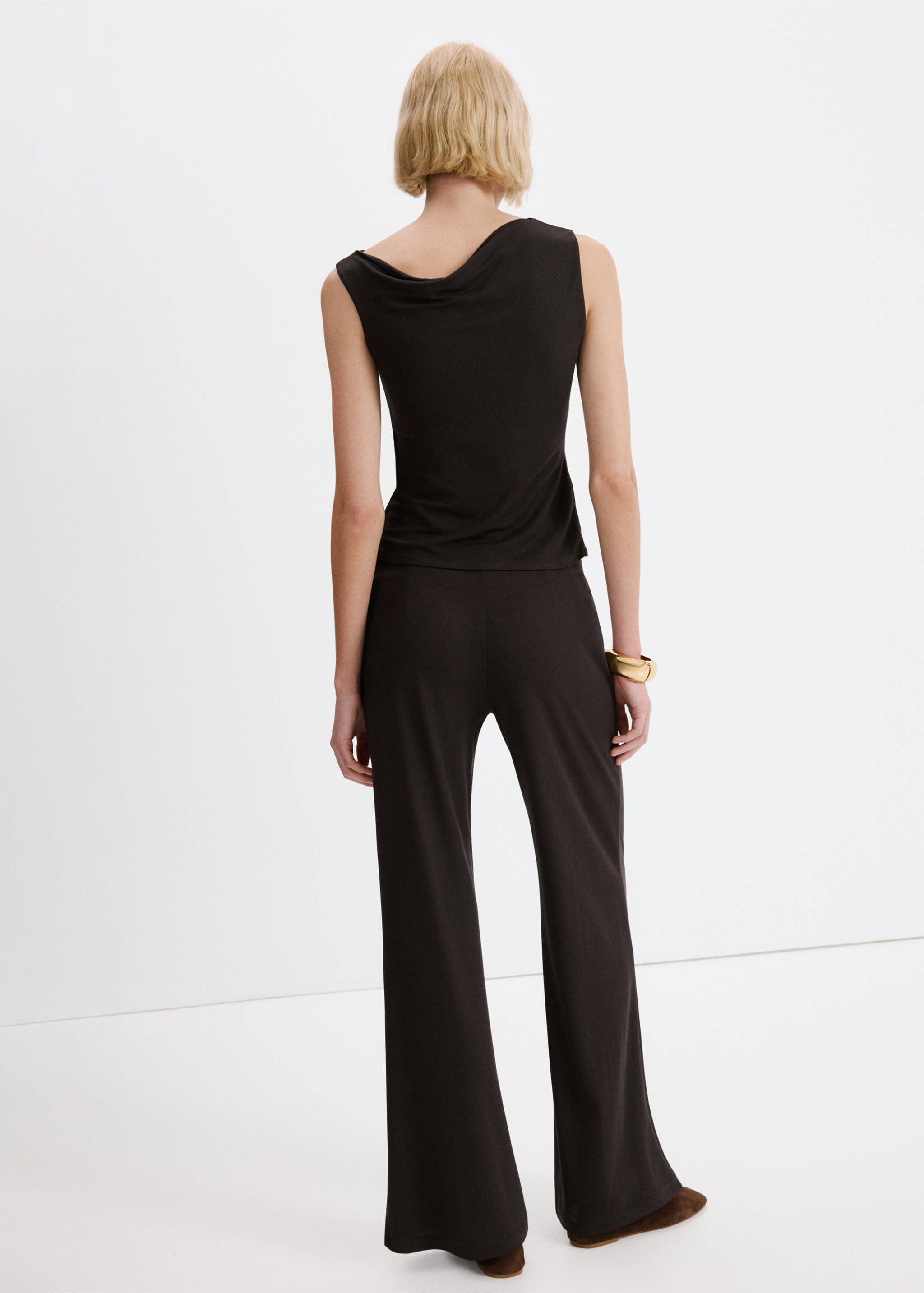 Straight-fit trousers with elastic waist - Reverse of the article, Brown. Ref: 27063318-00.