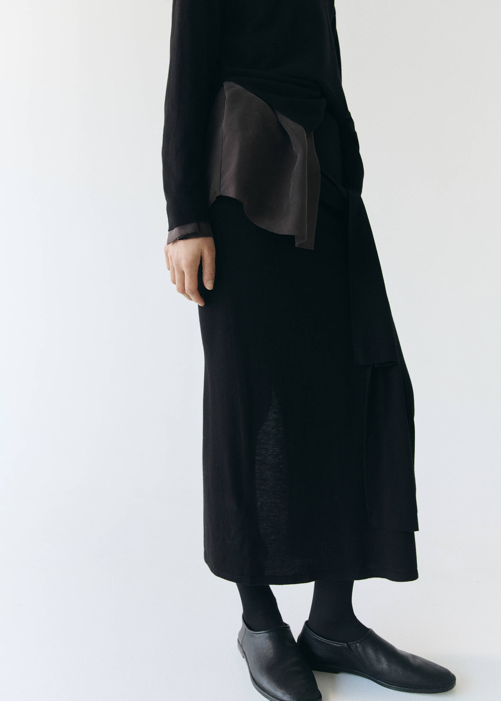 Falda punto detalle nudo - Plano medio