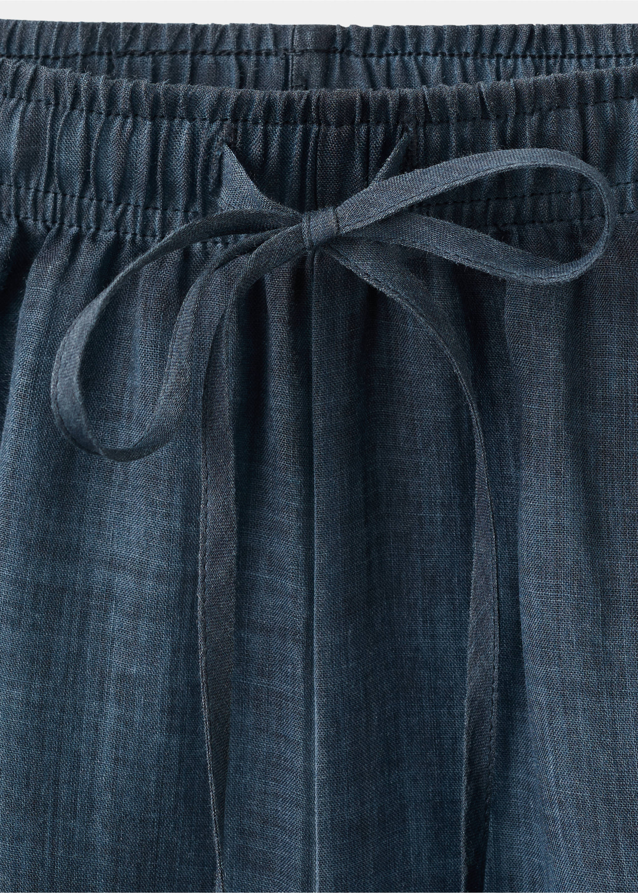 100% ramie trousers with an overdyed effect - Details of the article 8, Ink Blue. Ref: 27063320-00.