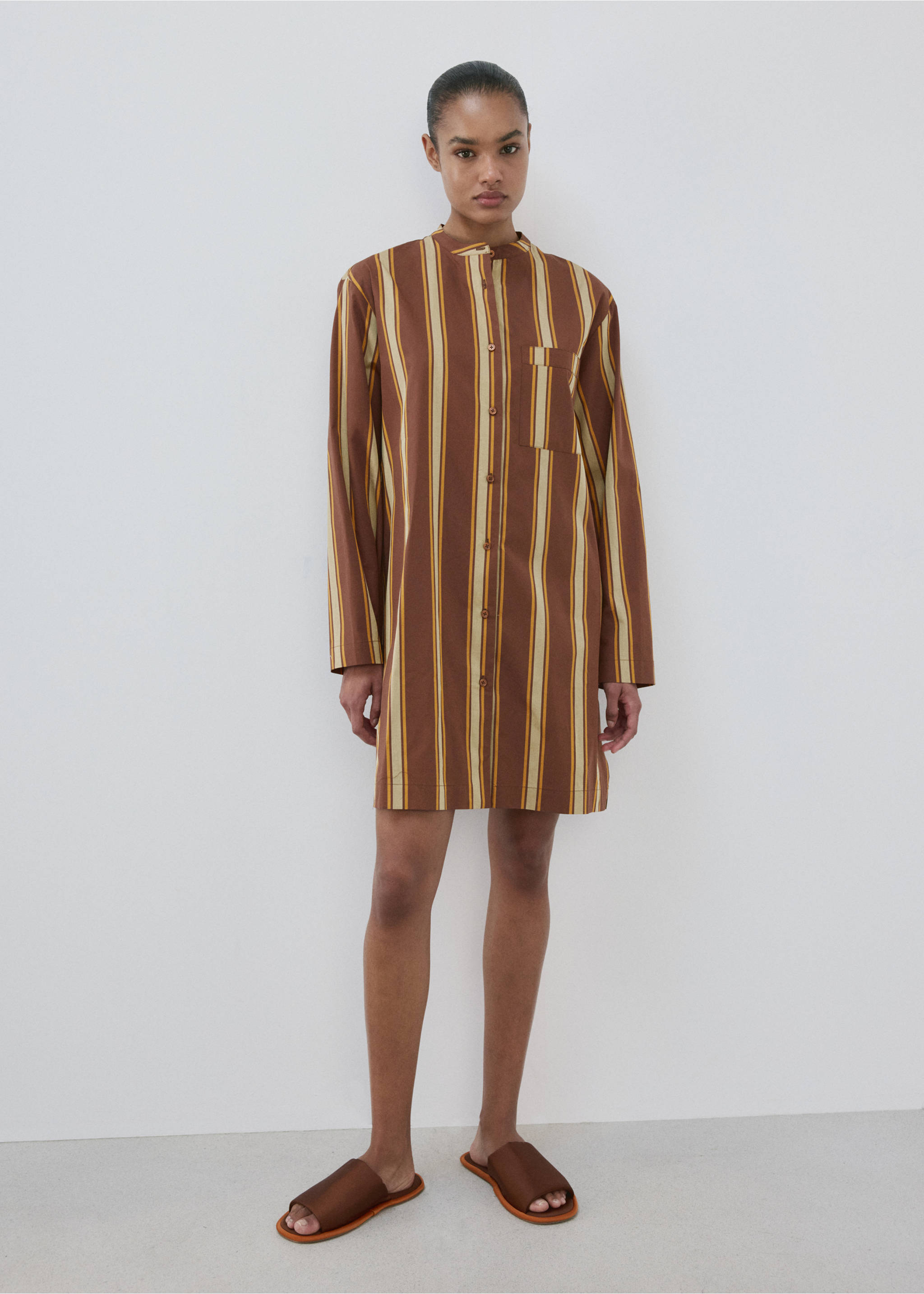 قفطان ميدي بفتحة جانبية - رؤية عامة, بني. Ref: 27063324-00.