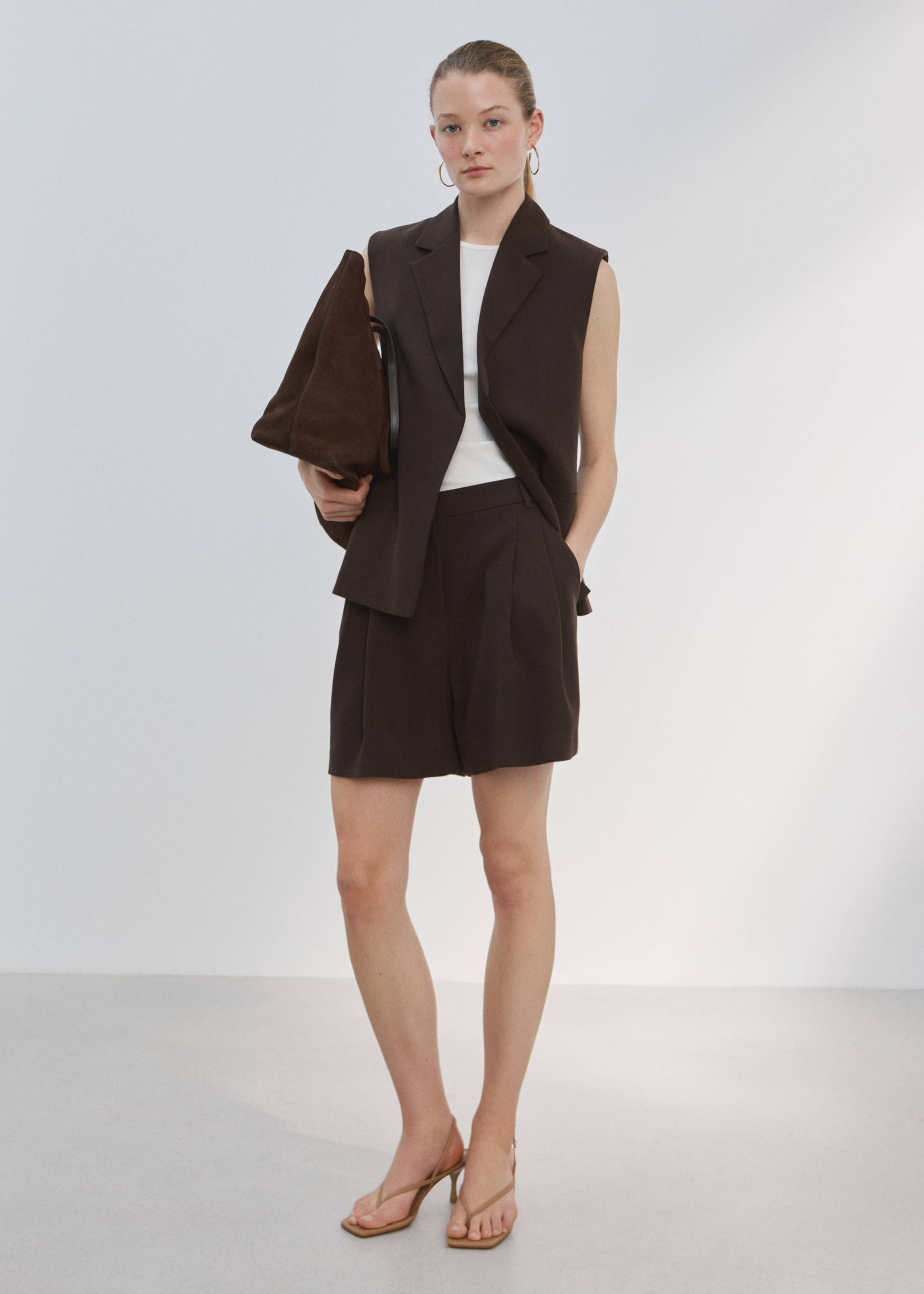 Suit waistcoat with lapels - General plane