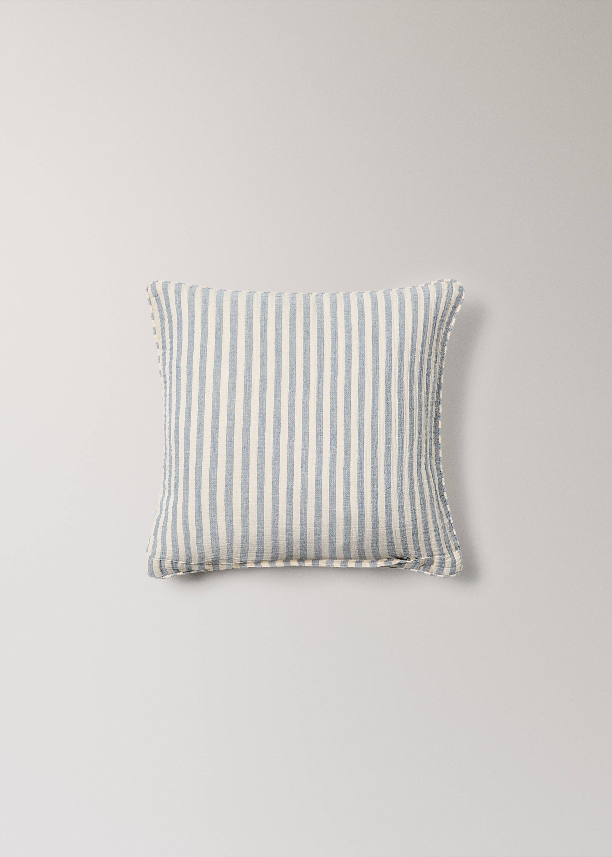 Embroidered alphabet cushion cover - Details of the article 1, White. Ref: 27063333-00.