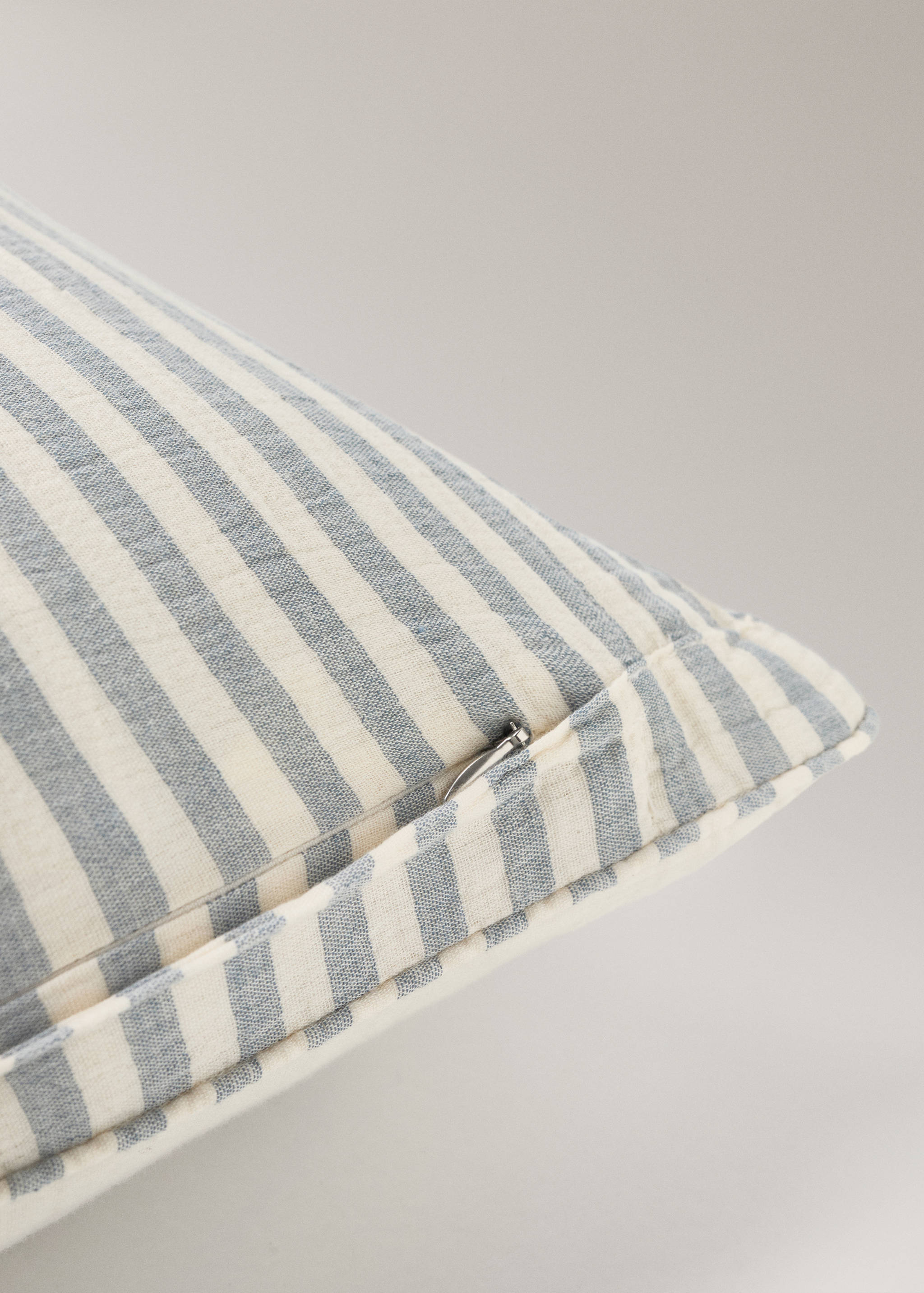 Embroidered alphabet cushion cover - Details of the article 2