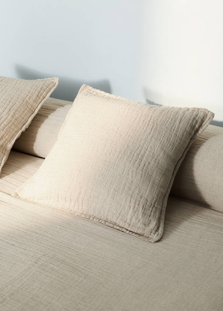 Linen cotton bed cushion cover with yarn-dyed threads 50x50 cm — Medium Brown