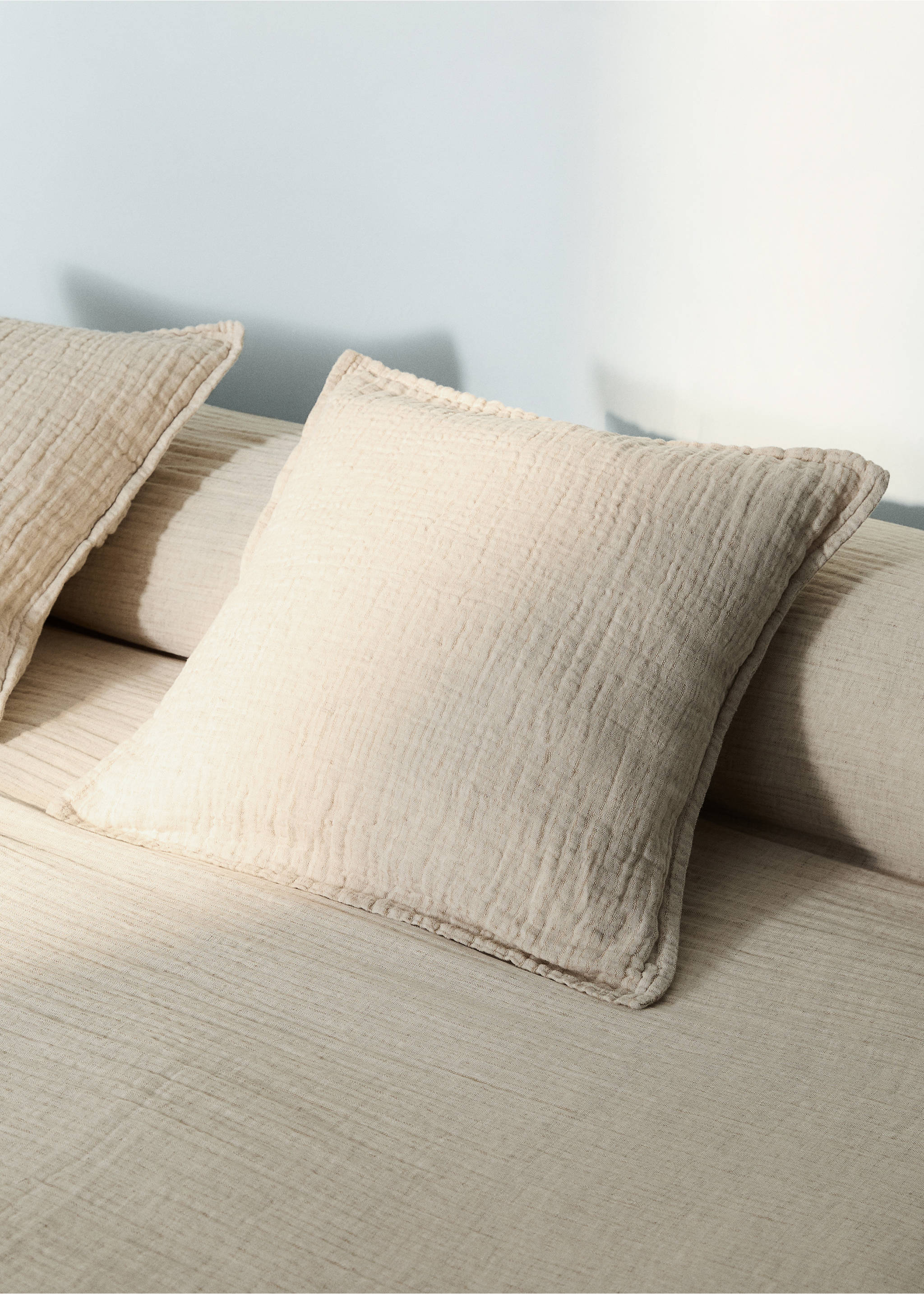 Linen cotton bed cushion cover with yarn-dyed threads 50x50 cm - General plane, Medium Brown. Ref: 27063334-00.