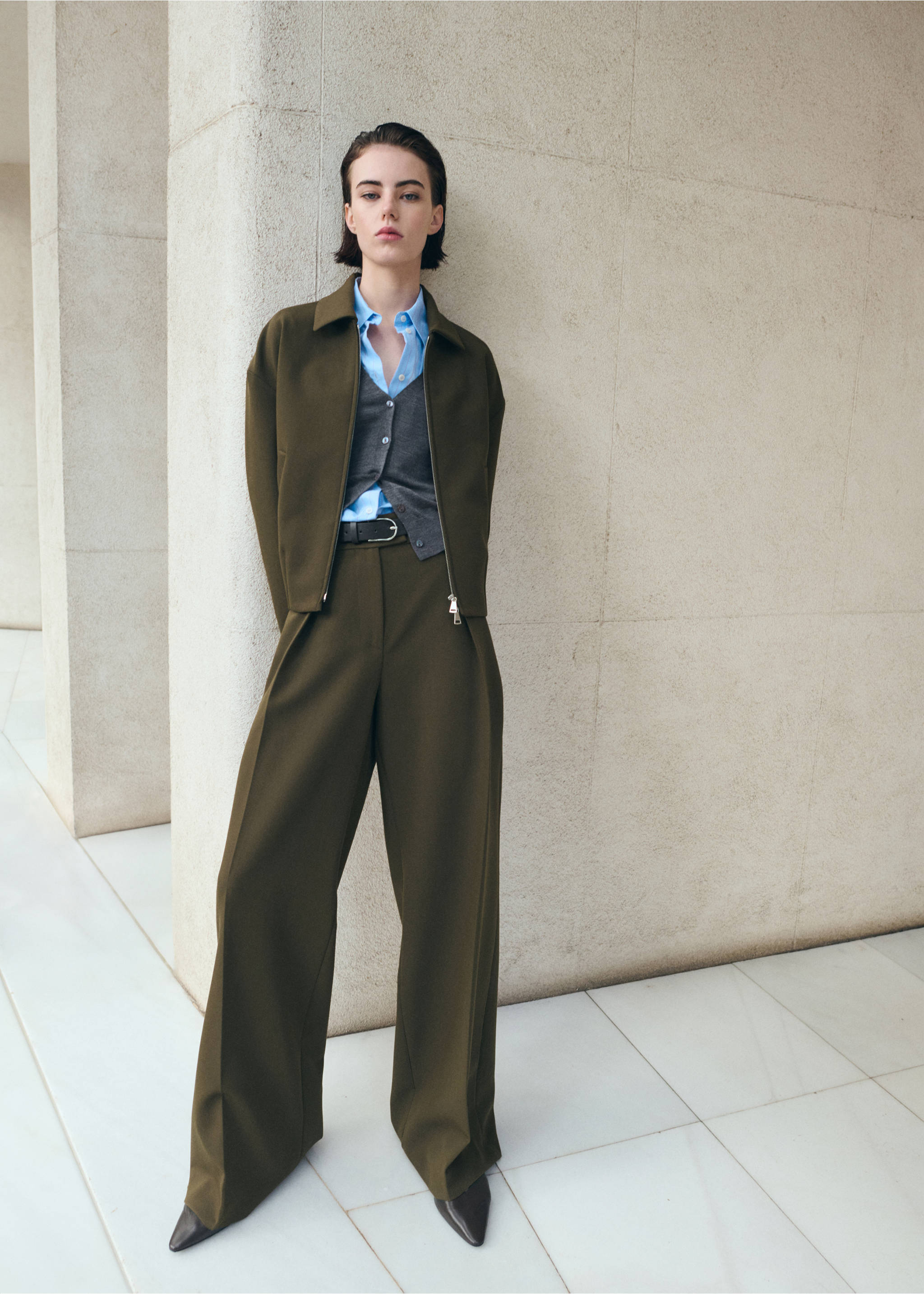 سروال بحزام بقصة مستقيمة - رؤية عامة, أسمر ضارب إلى الصفرة. Ref: 27063336-00.