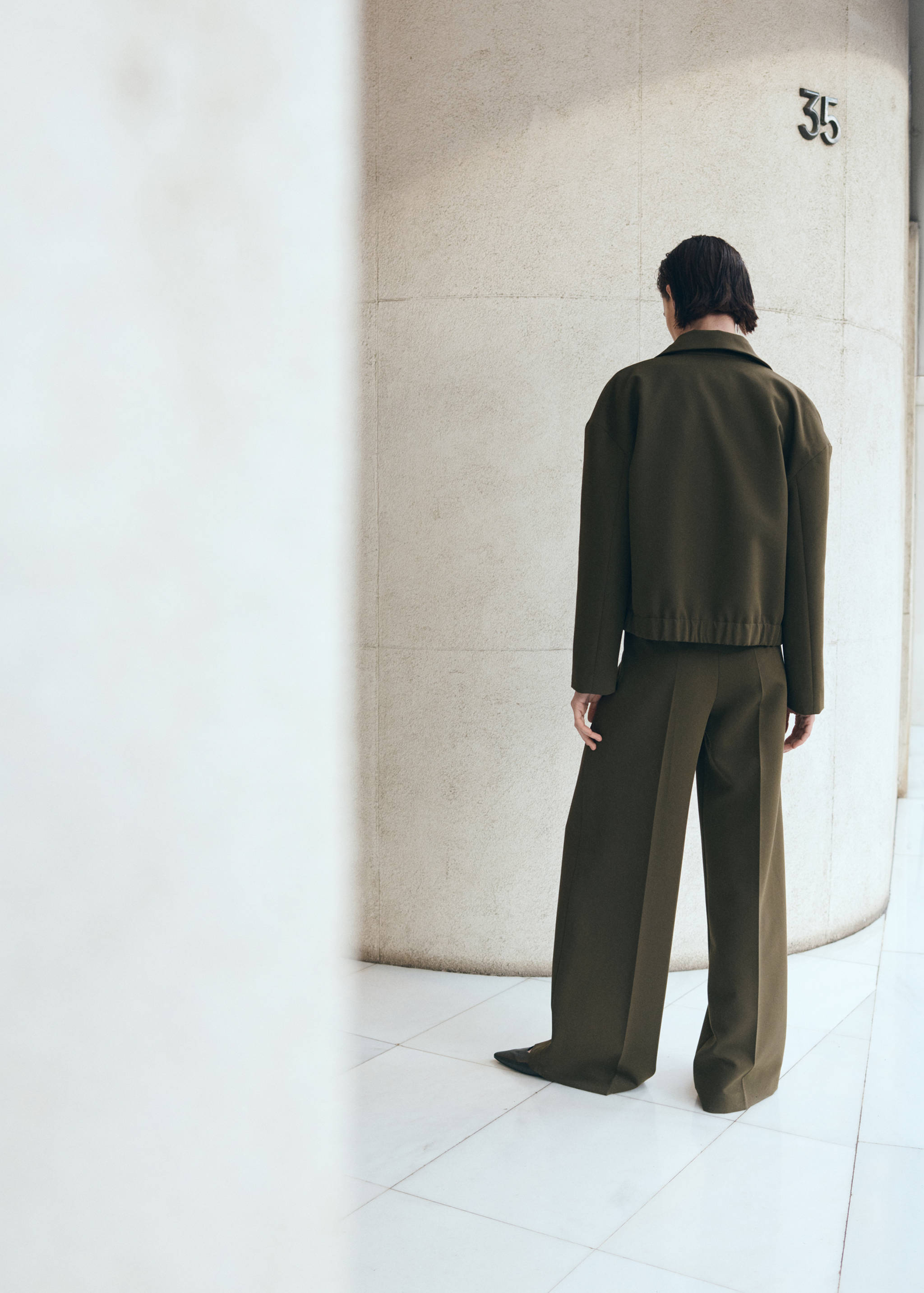 Straight-fit broek met ceintuur - Achterkant van het artikel