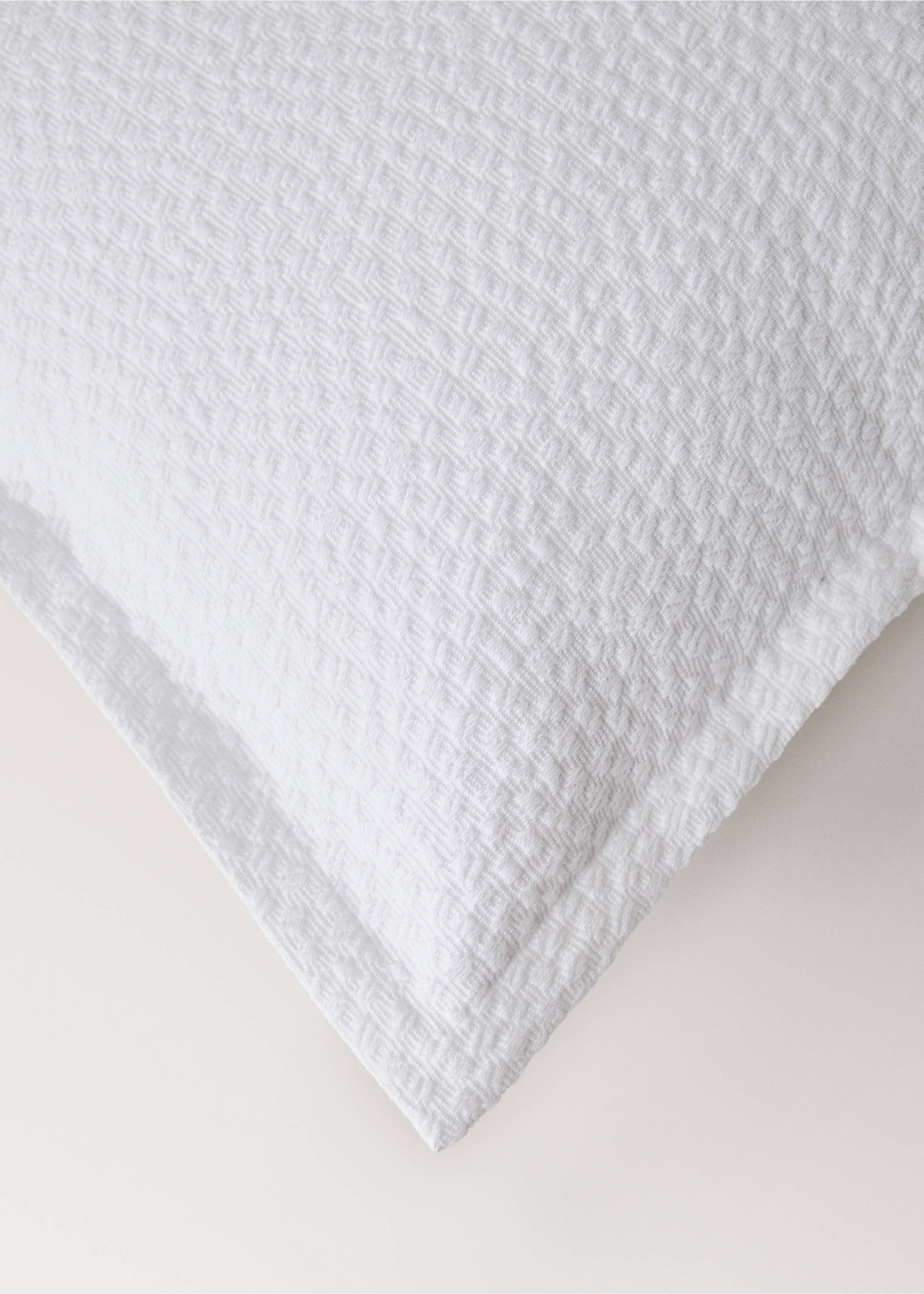 Cotton jacquard textured cushion cover 50x50 cm - Details of the article 2, White. Ref: 27063339-00.