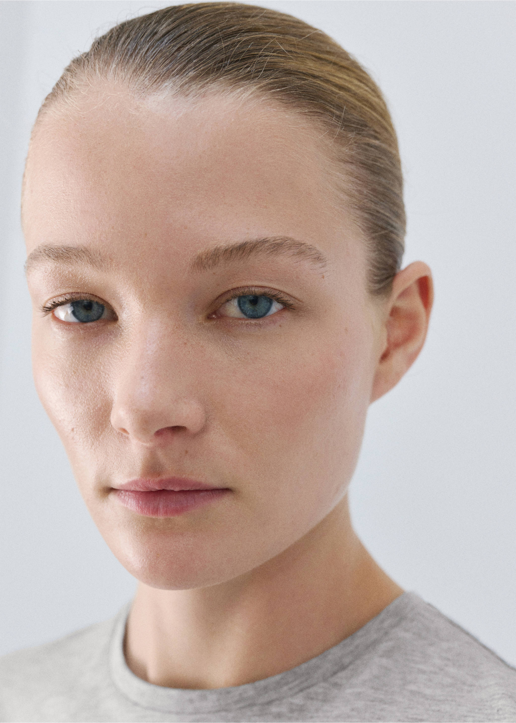 Lyocell cotton short-sleeve T-shirt - Details of the article 1, Light/Pastel Grey. Ref: 27063340-00.