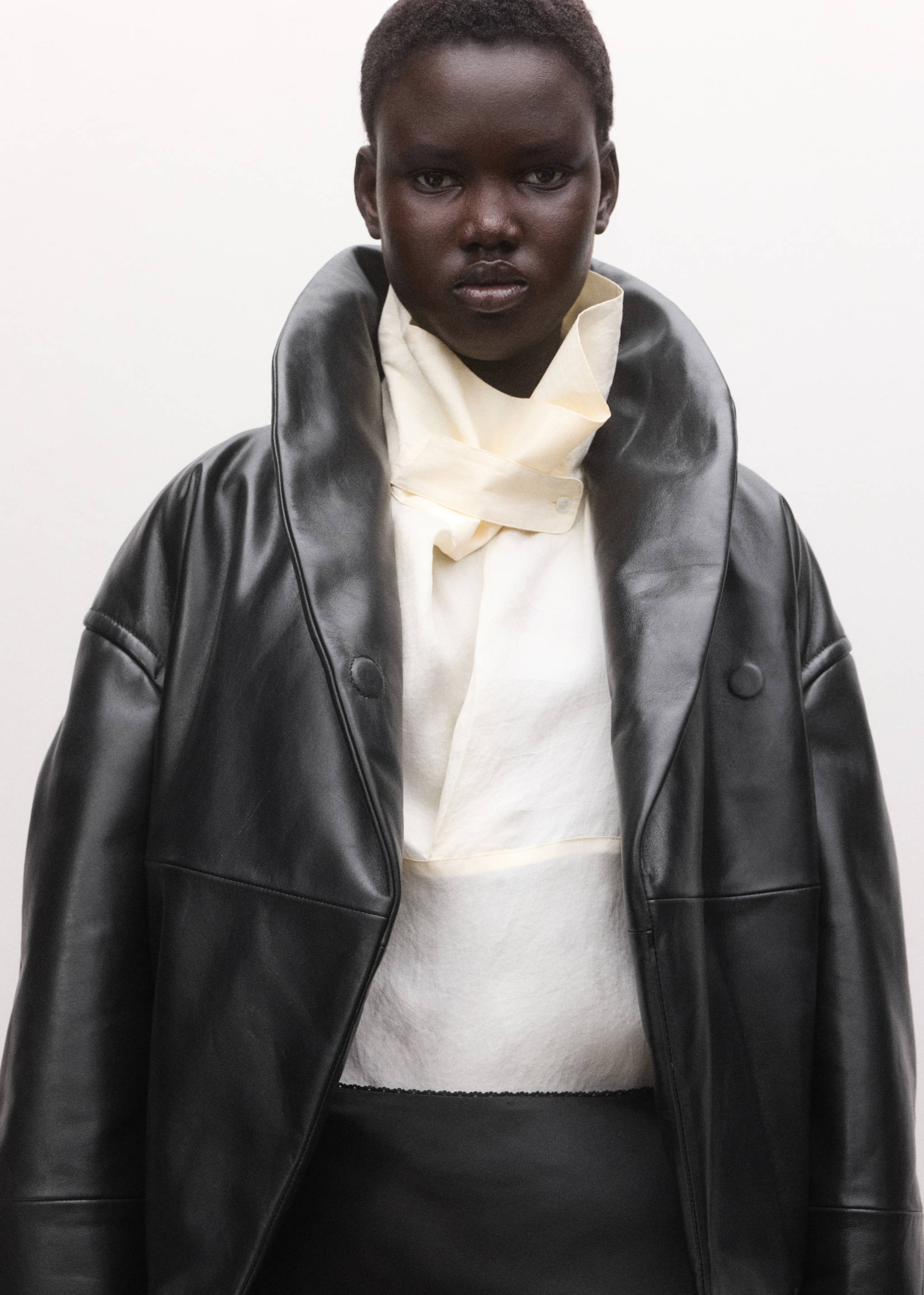 Jupe courte asymétrique satinée en dentelle - Détail de l'article 1