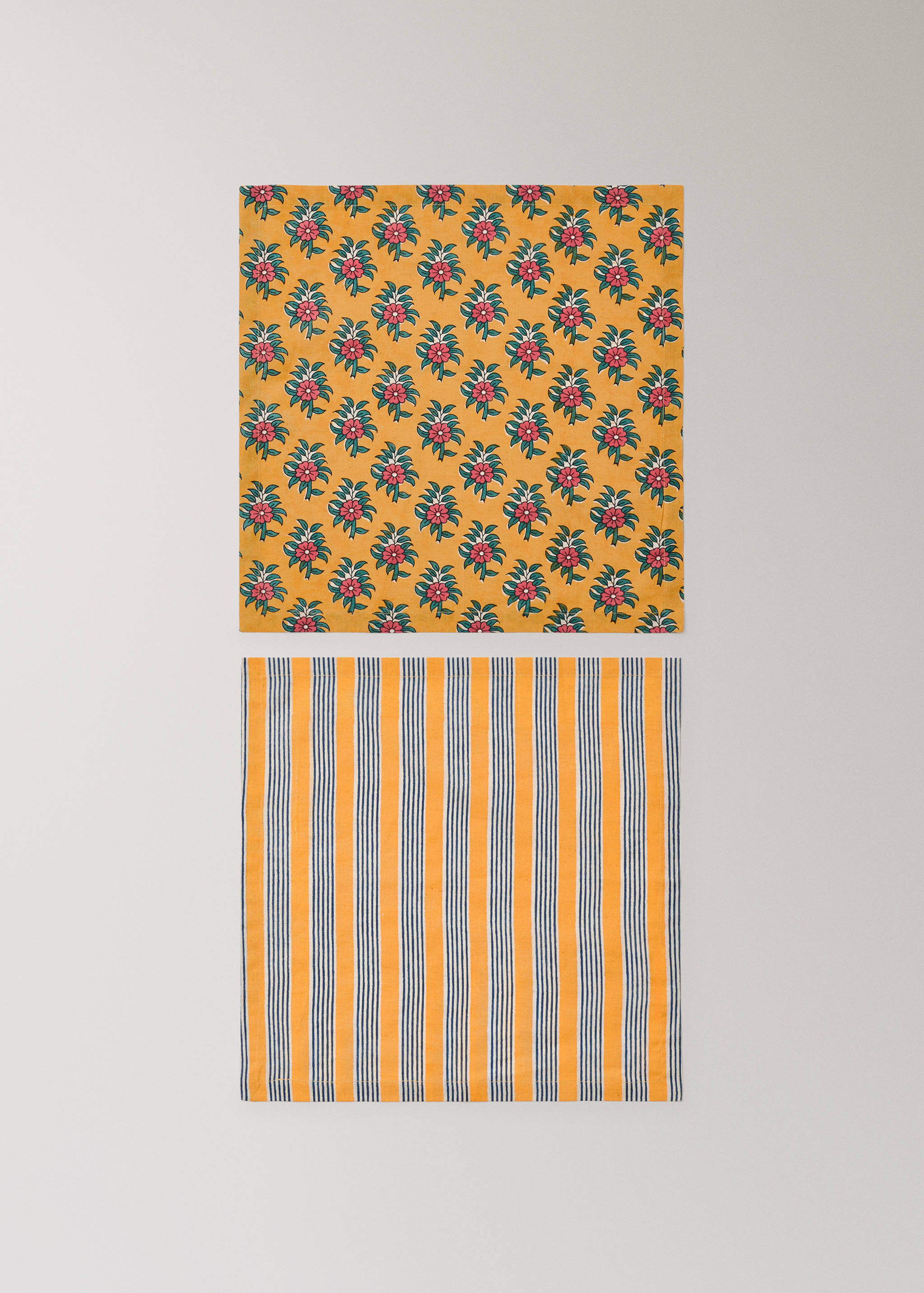Cotton linen napkins with stripes and floral patterns - Article without model