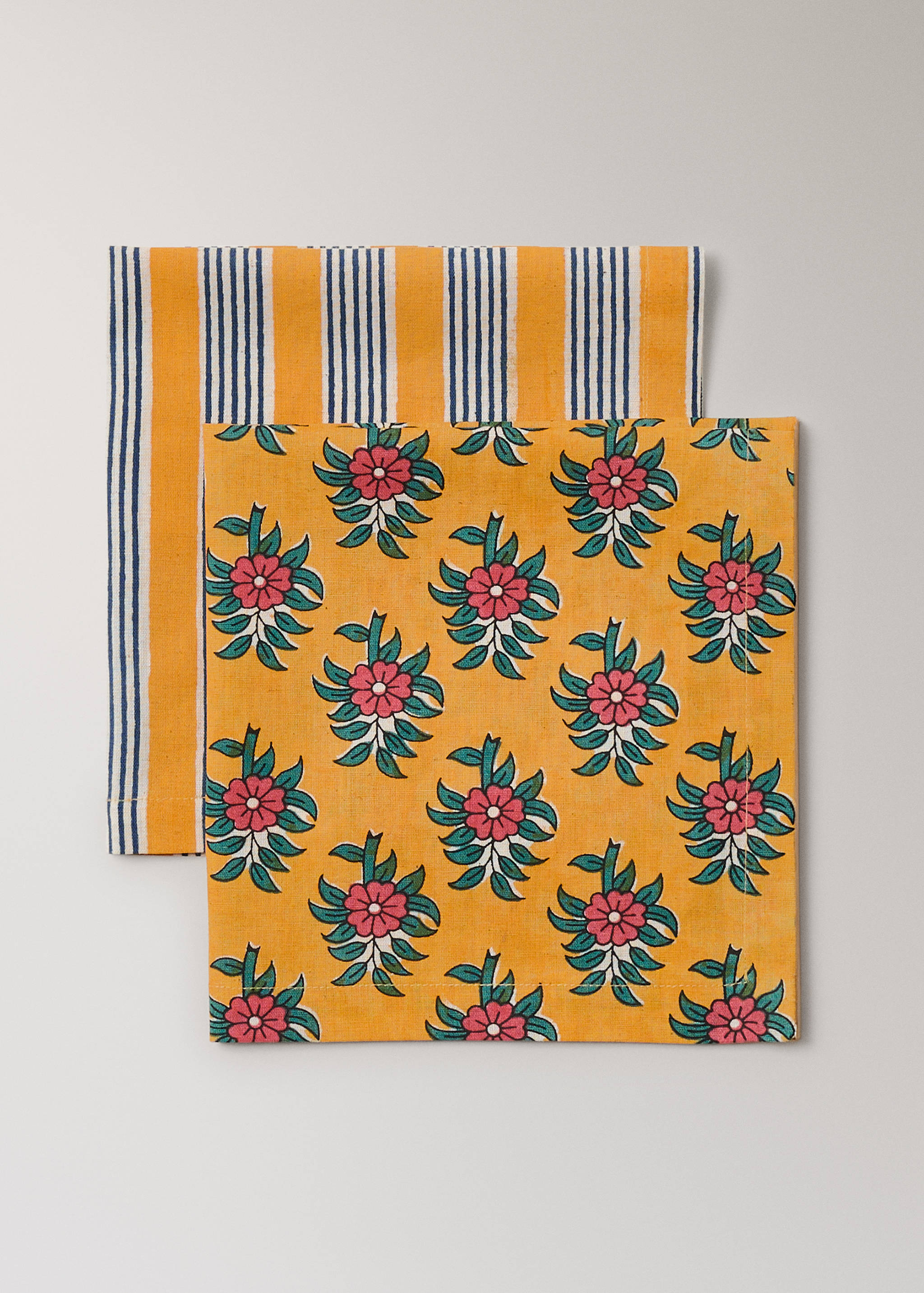 Cotton linen napkins with stripes and floral patterns - Details of the article 1