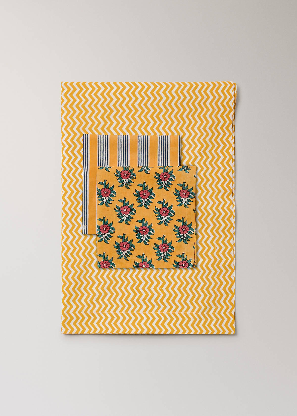 Cotton linen napkins with stripes and floral patterns — Yellow