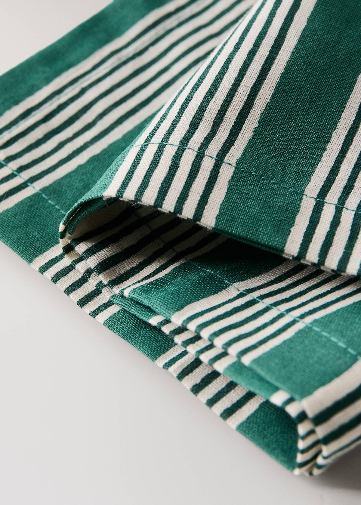 Cotton linen napkins with stripes and floral patterns — Green