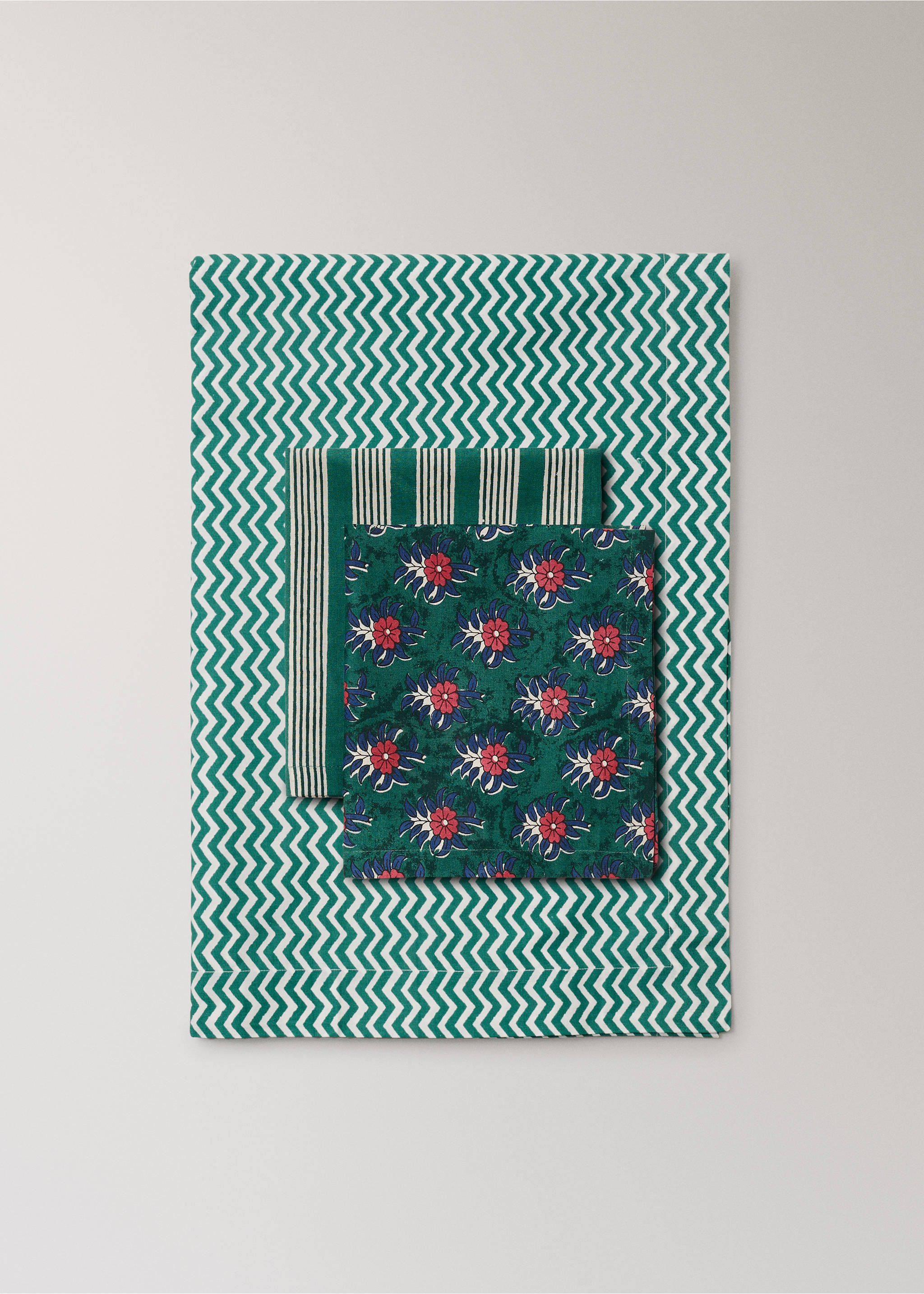 Striped floral cotton-linen napkins - Details of the article 4, Green. Ref: 27063344-00.