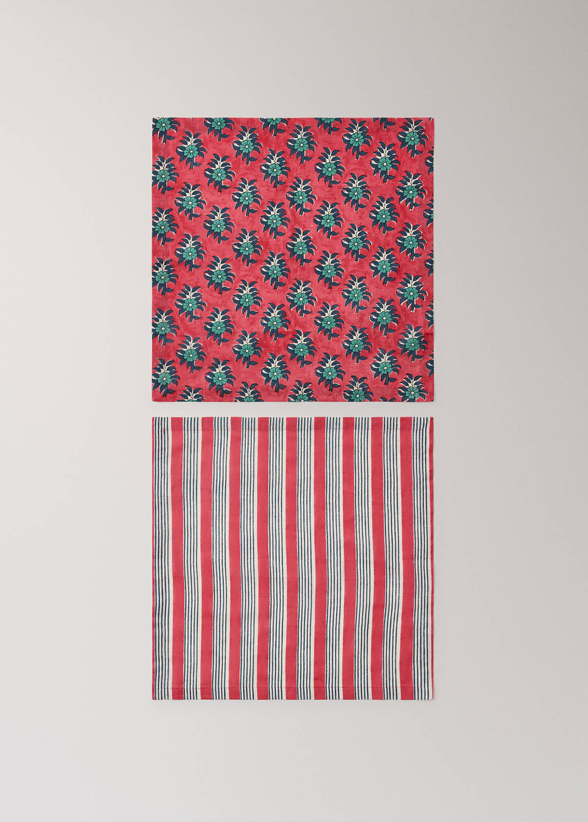 Cotton linen napkins with stripes and floral patterns — Red