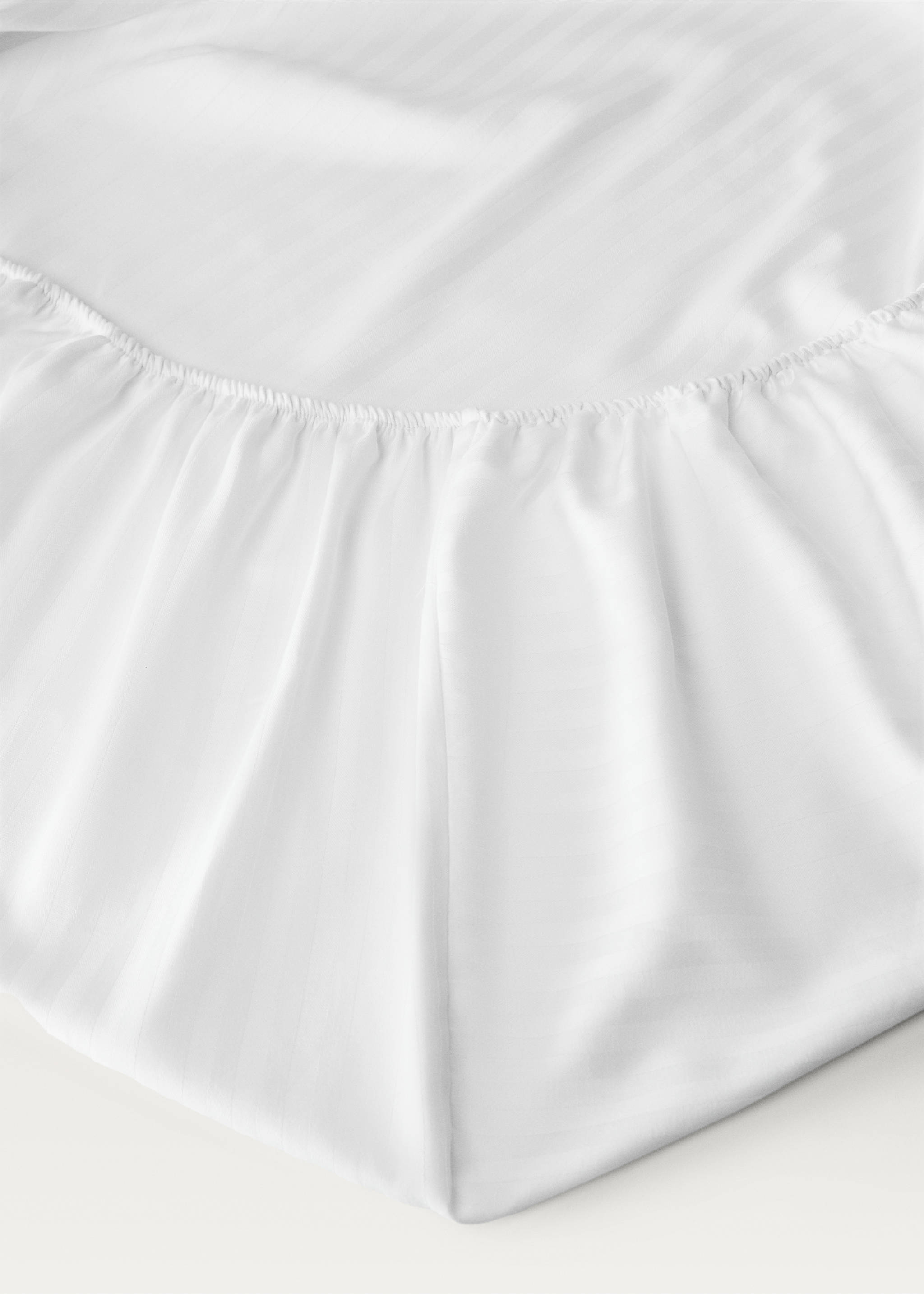 Cotton striped mattress protector for 180 cm bed - Medium plane, White. Ref: 27063345-00.