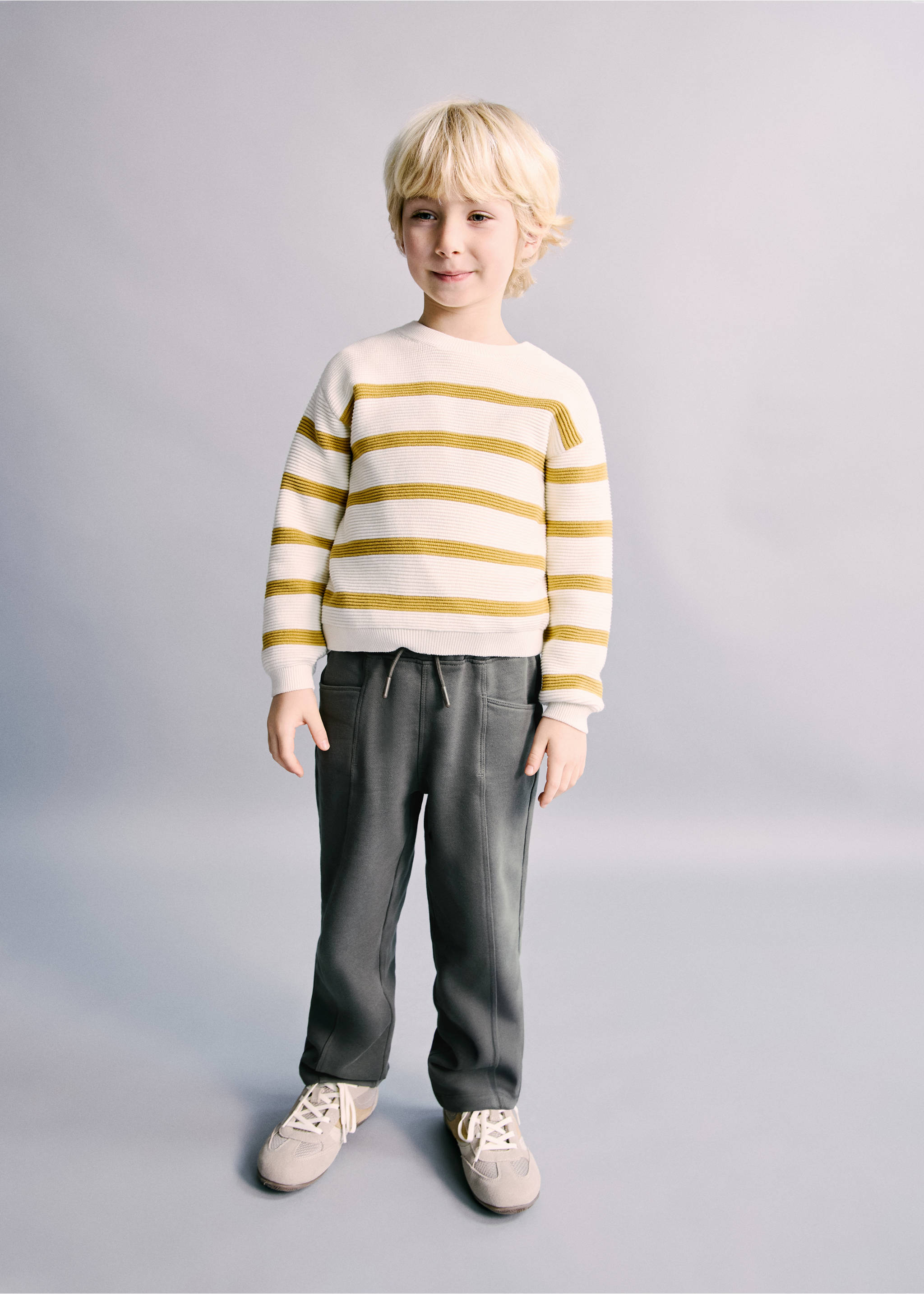 Pantalón jogger detalle costuras - Plano general, Gris antracita. Ref: 27063710-00.