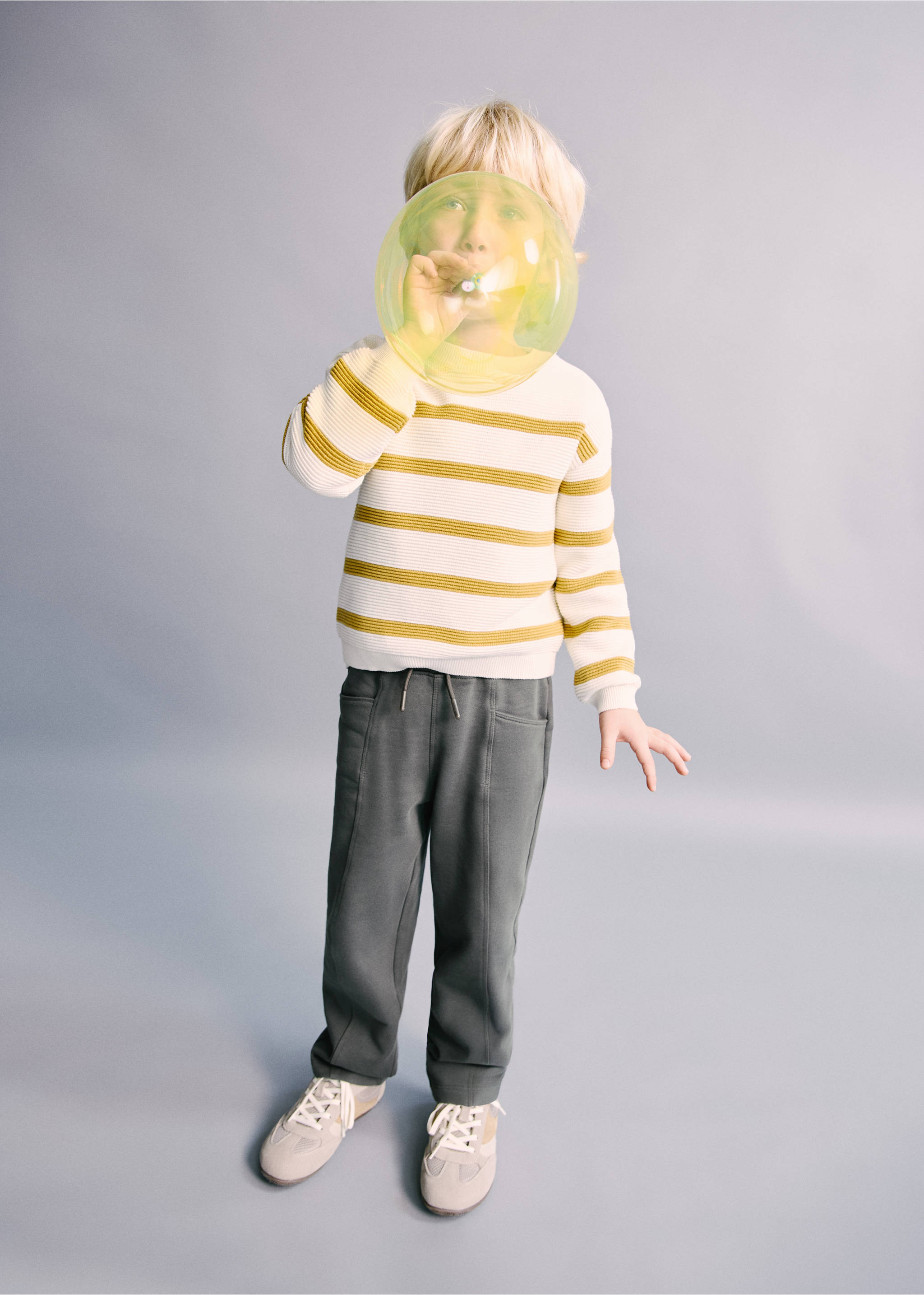 Pantalón jogger detalle costuras - Plano medio, Gris antracita. Ref: 27063710-00.