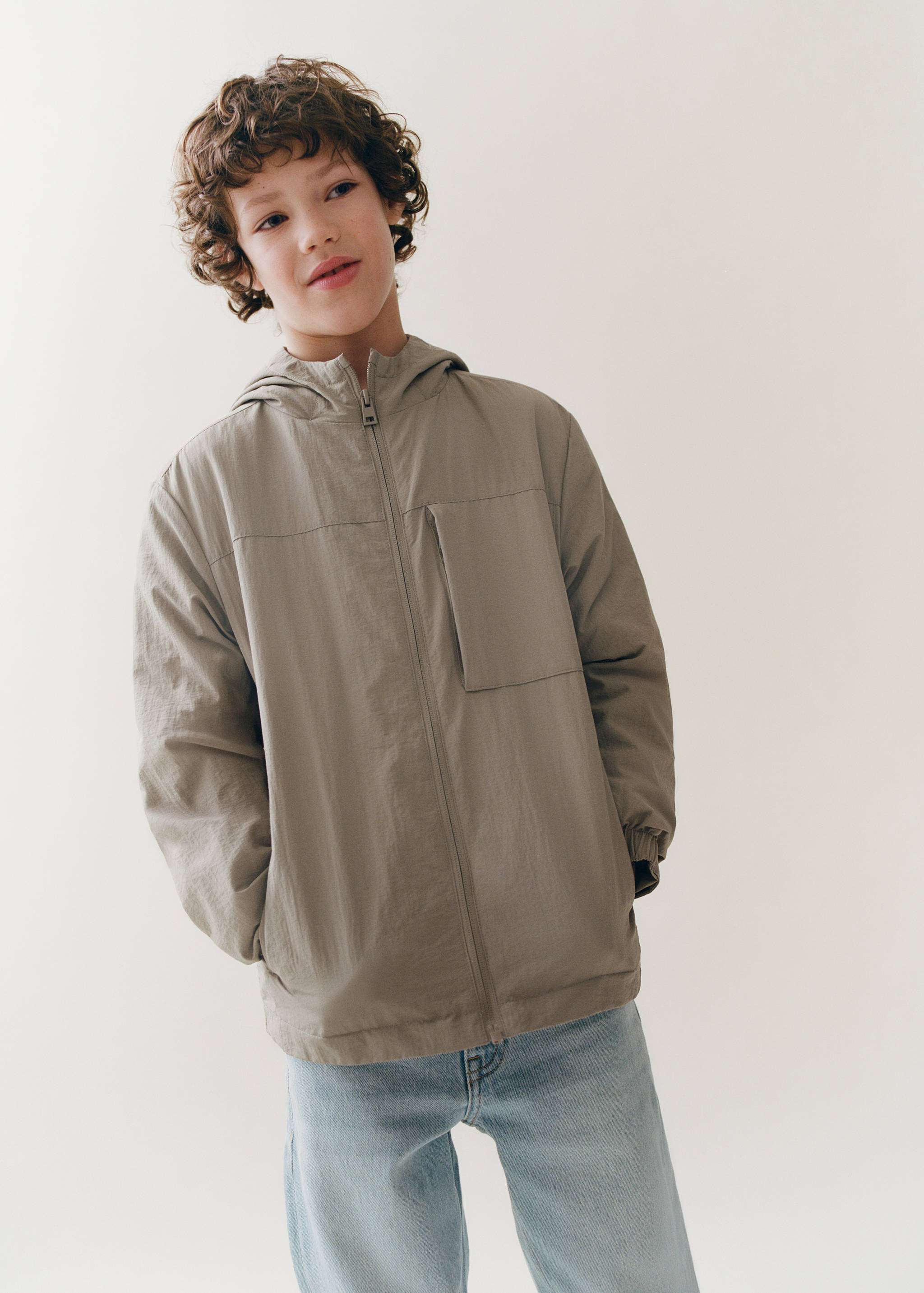 Casaco impermeável capuz - Pormenor do artigo 5