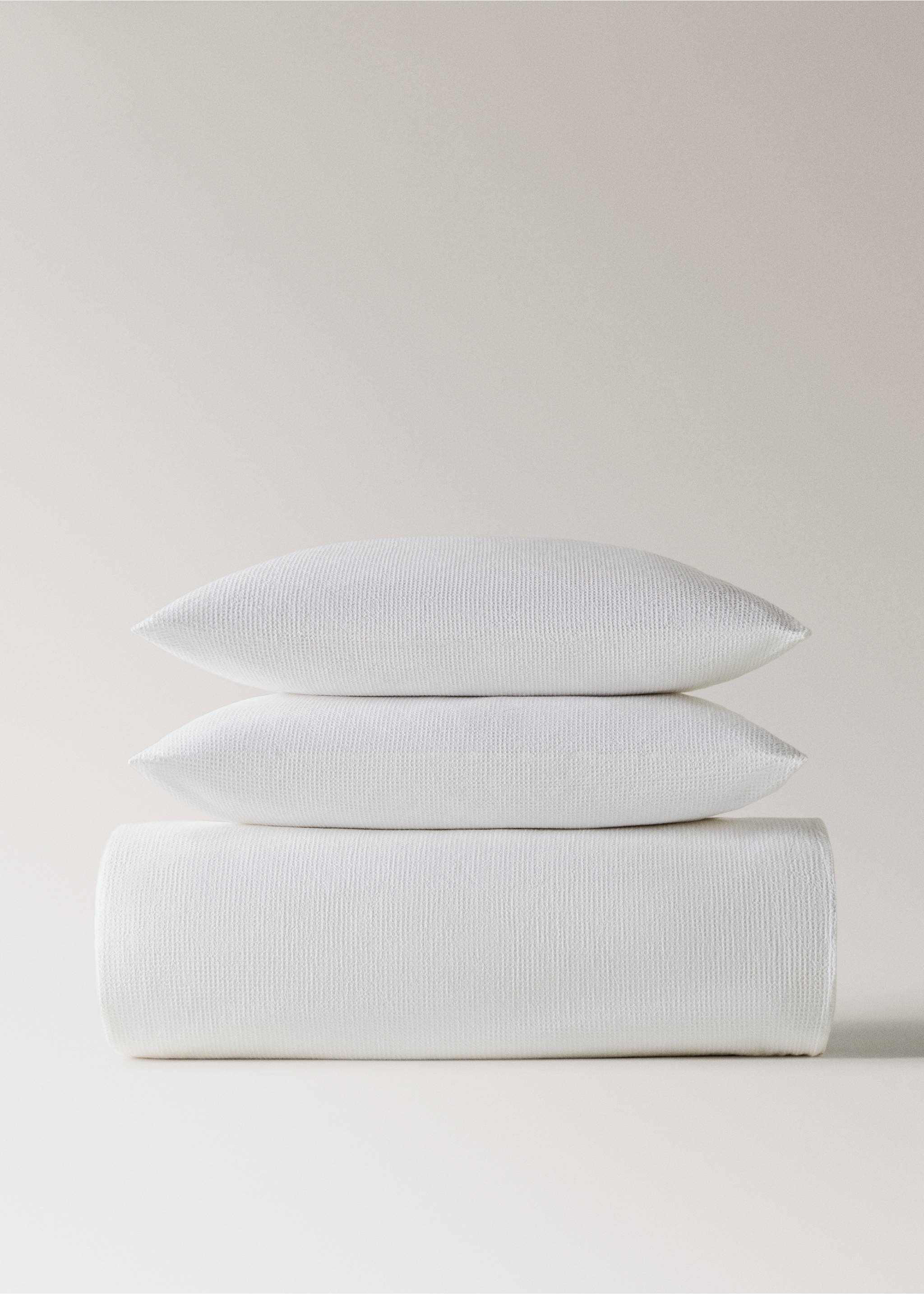 Cotton garment-dyed mini-waffle duvet cover for 180/200 cm bed - Details of the article 4, Off White. Ref: 27063720-00.