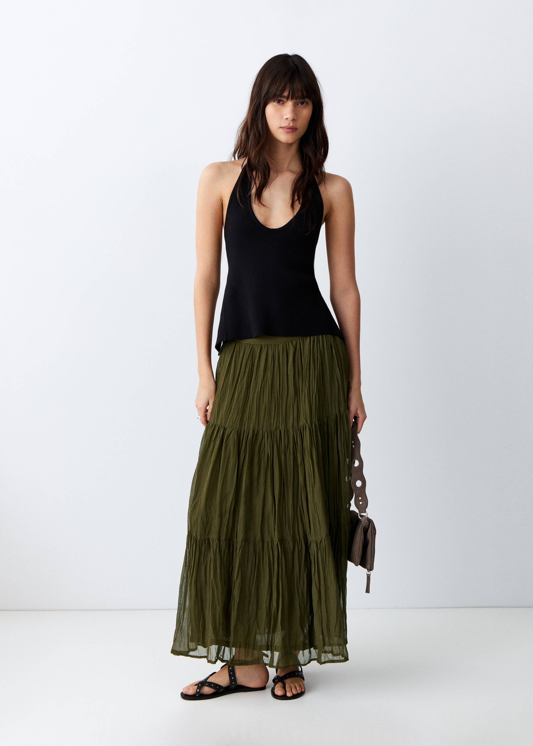 Длинная струящаяся юбка - Общий план