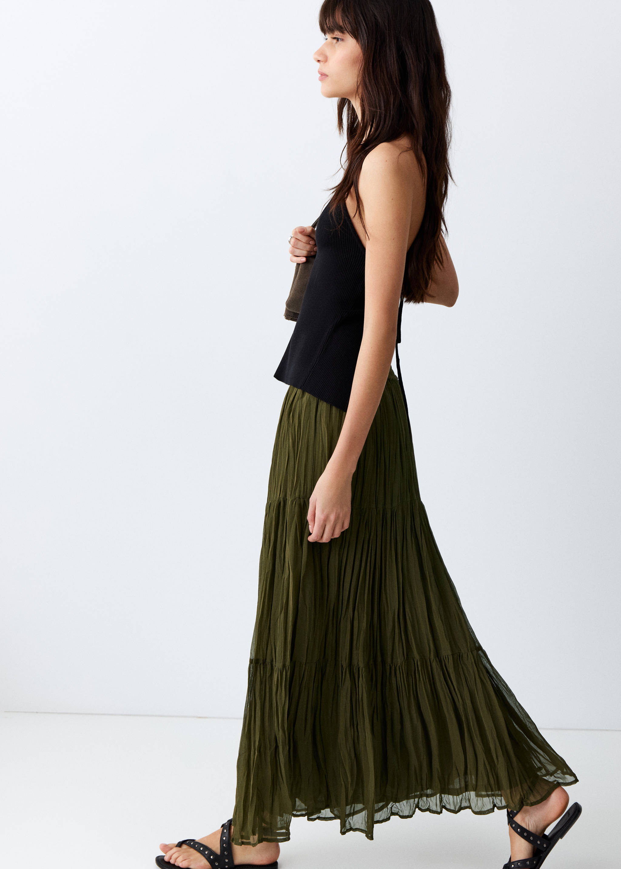 Длинная струящаяся юбка - Средний план