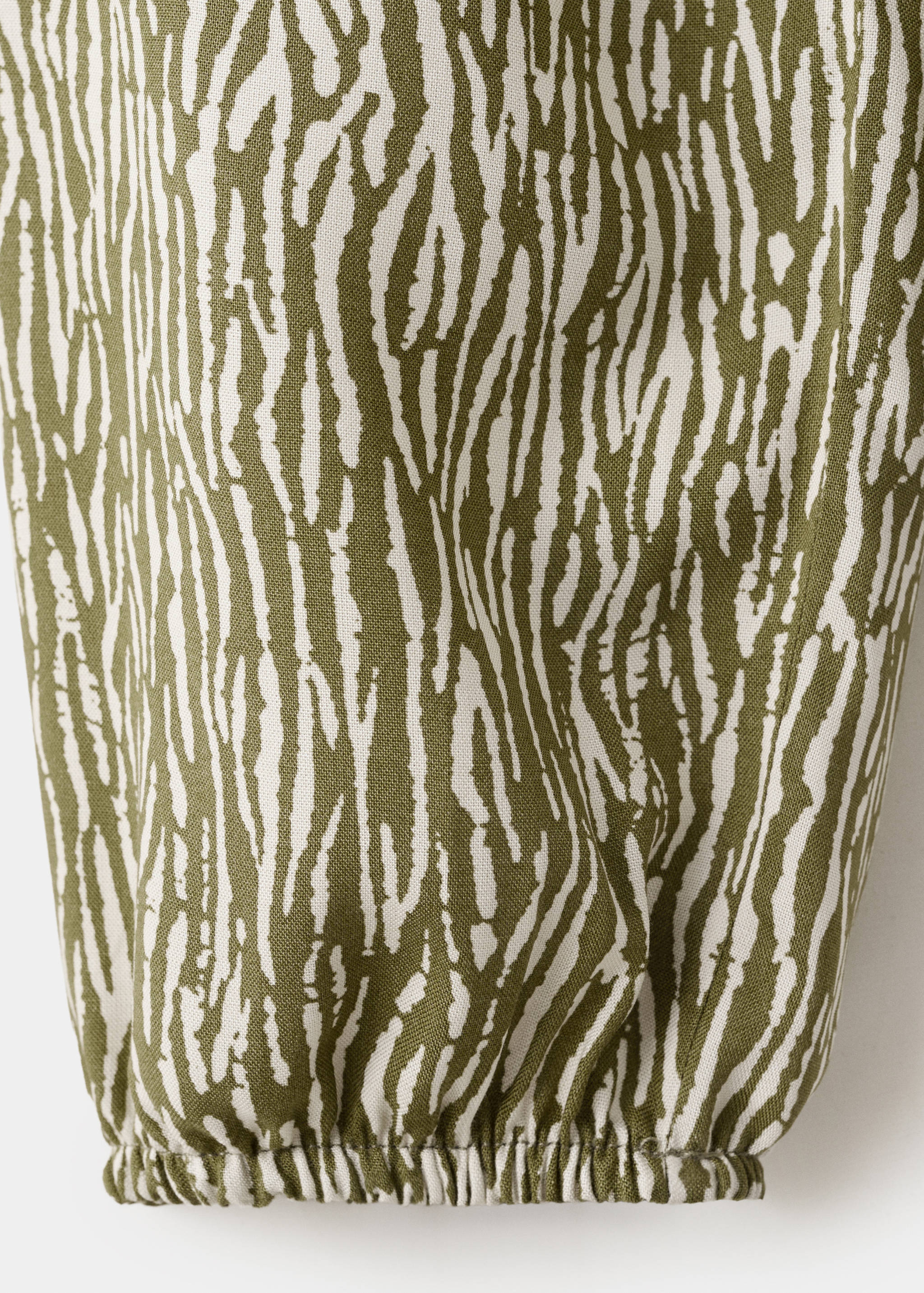 Блузка со сборками и вырезами - Деталь изделия 0