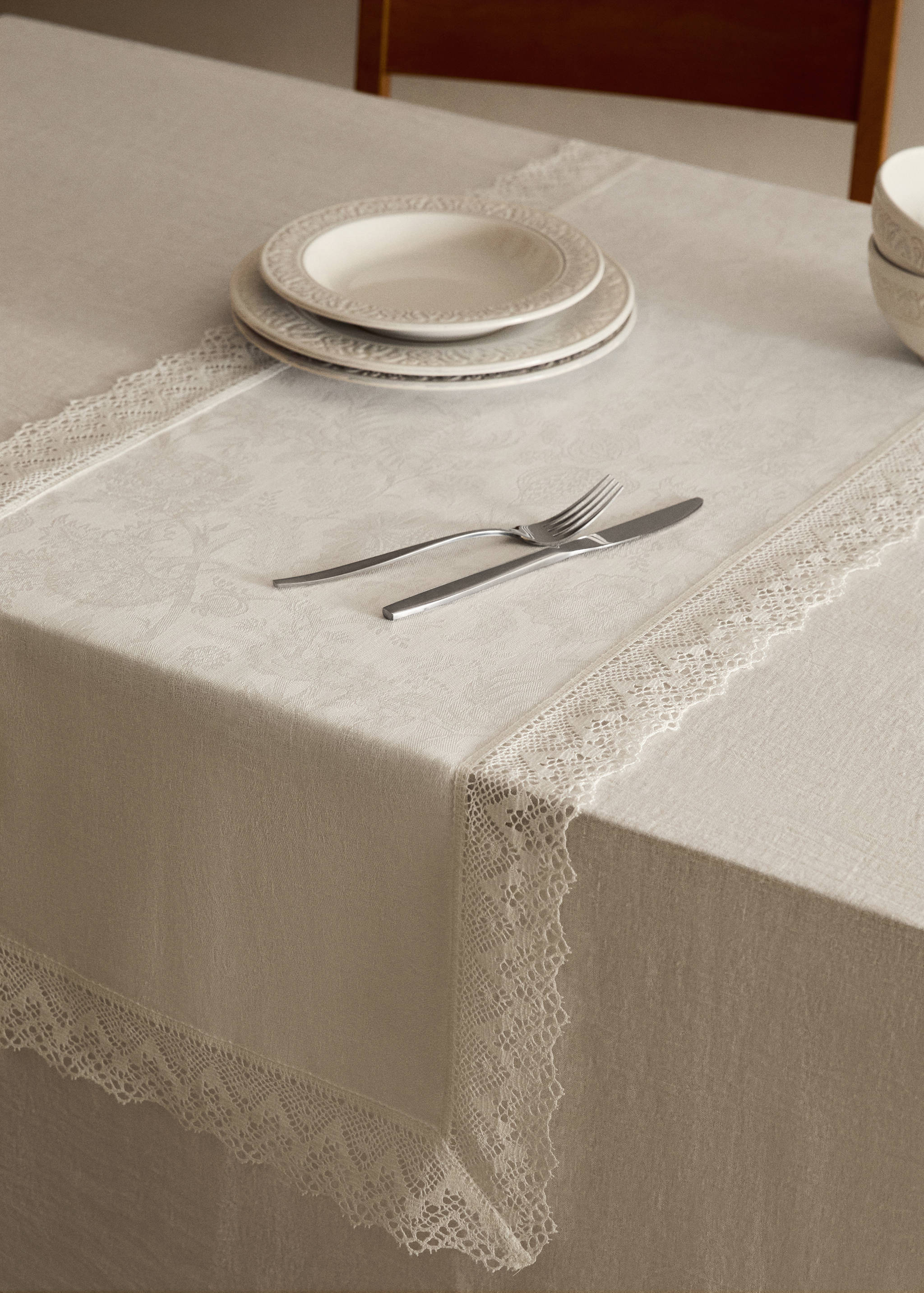 Jacquard linen lace floral table runner - General plane