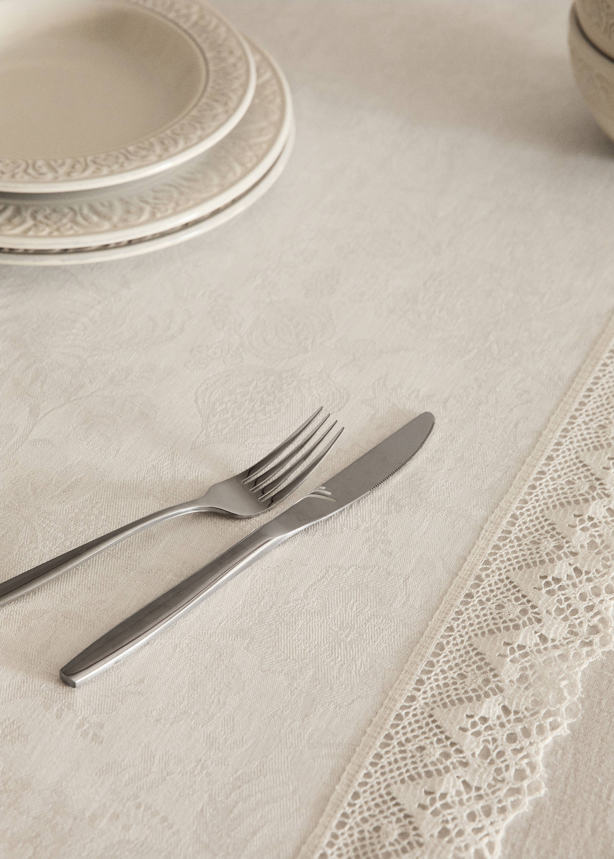 Jacquard linen lace floral table runner - Details of the article 7