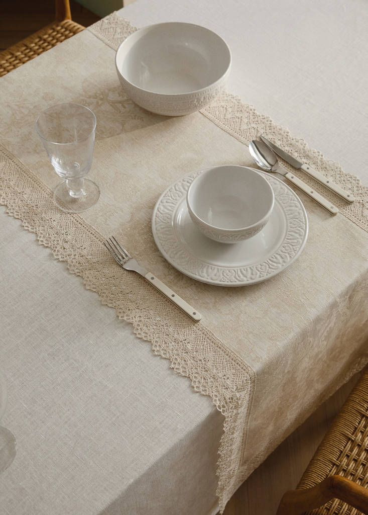 Jacquard linen lace floral table runner — Sand