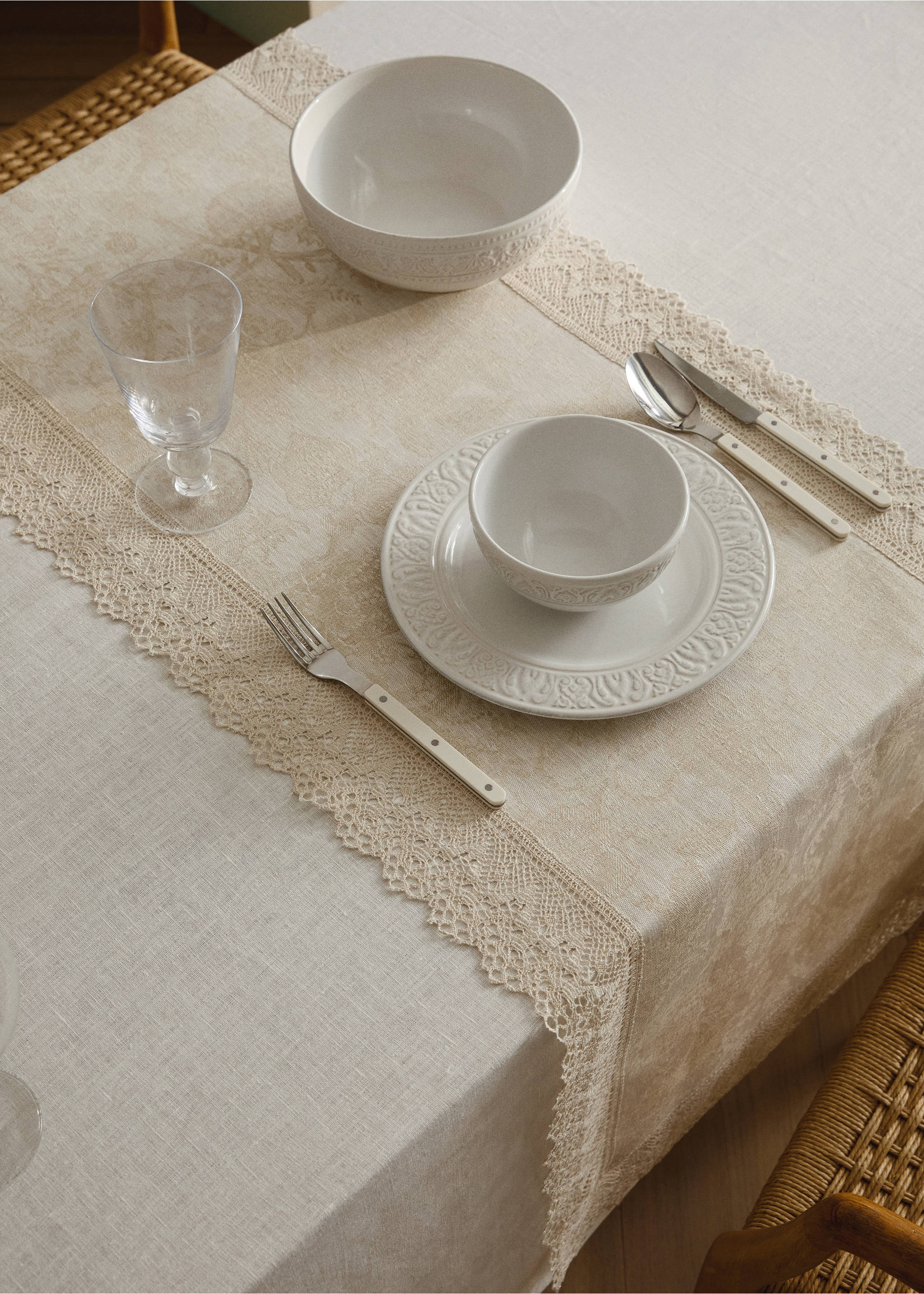 Jacquard linen lace floral table runner - General plane, Sand. Ref: 27063742-00.