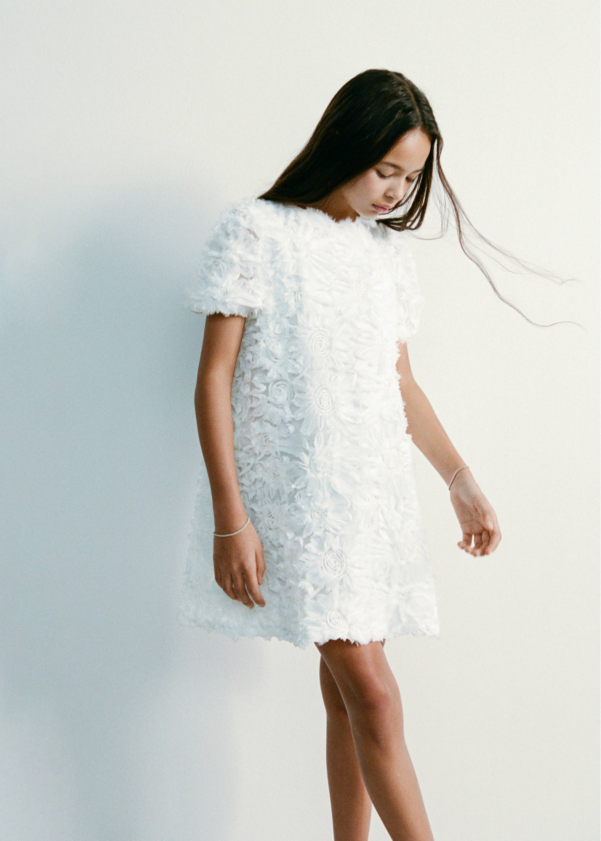 Tulle dress with embroidered flower - Details of the article 5