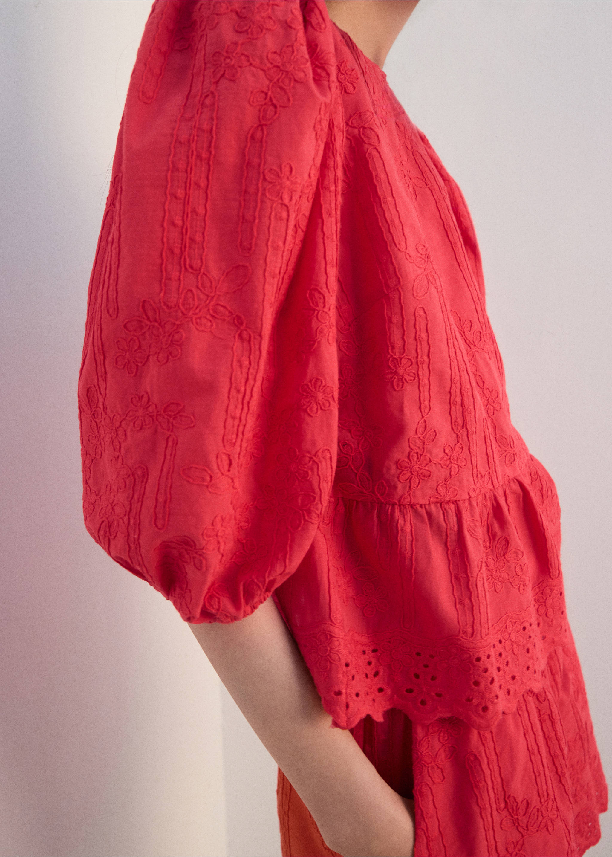 Blouse met bloemenborduursel - Middenvlak, Aardbeirood. Ref: 27064046-00.