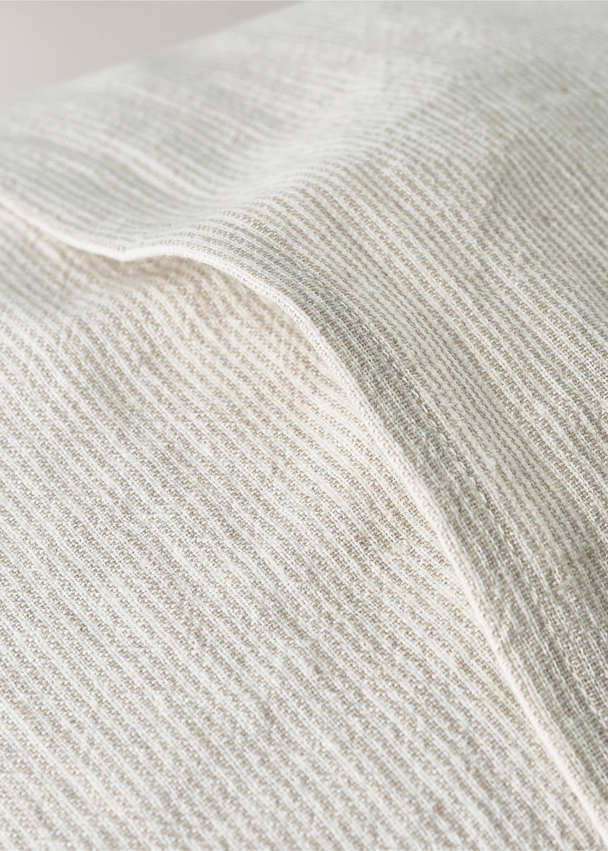 Striped cotton-linen children’s cushion cover 30 x 40 cm - Details of the article 2, Sand. Ref: 27064056-00.