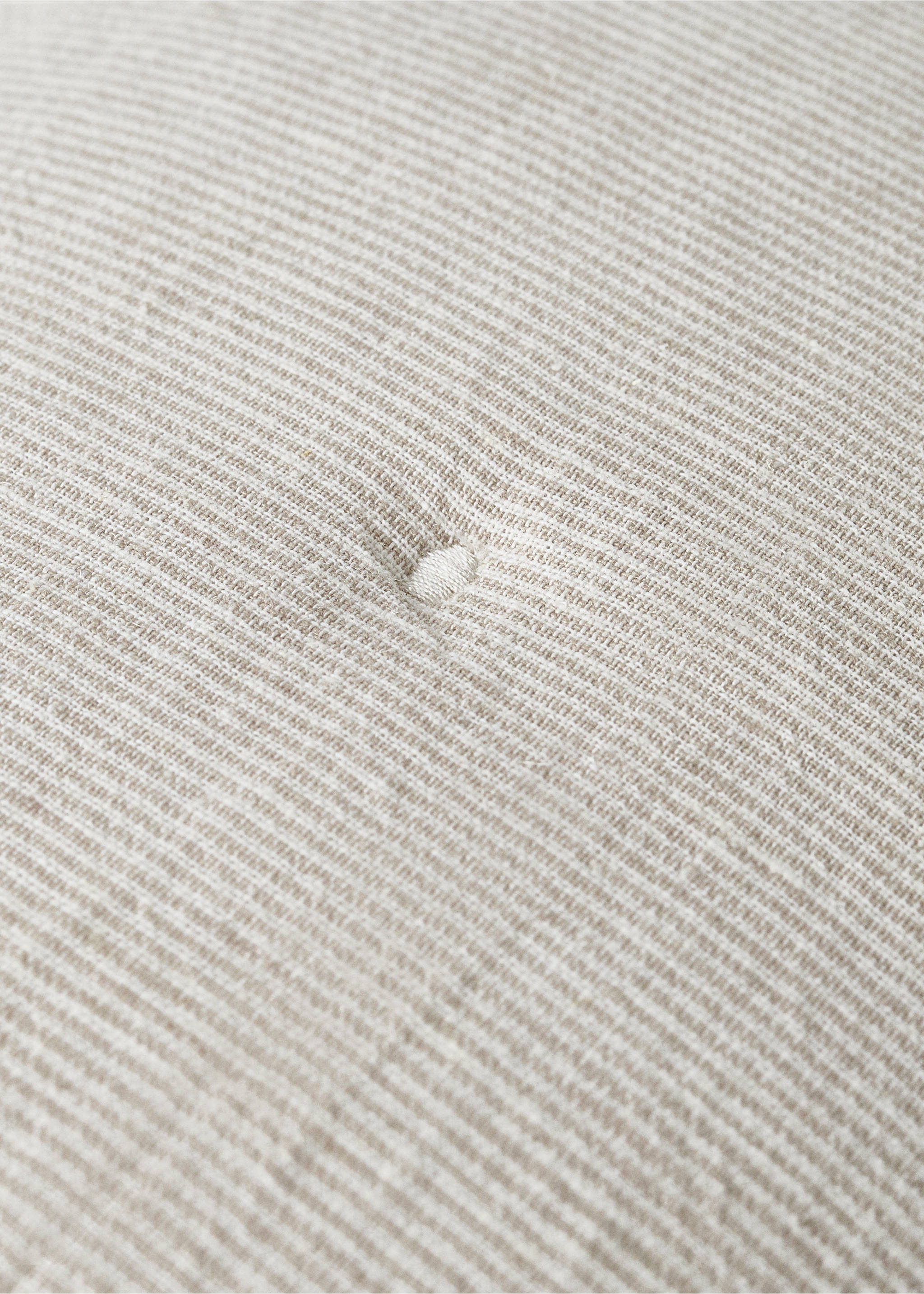 Striped cotton-linen children’s cushion cover 30 x 40 cm - Details of the article 3, Sand. Ref: 27064056-00.