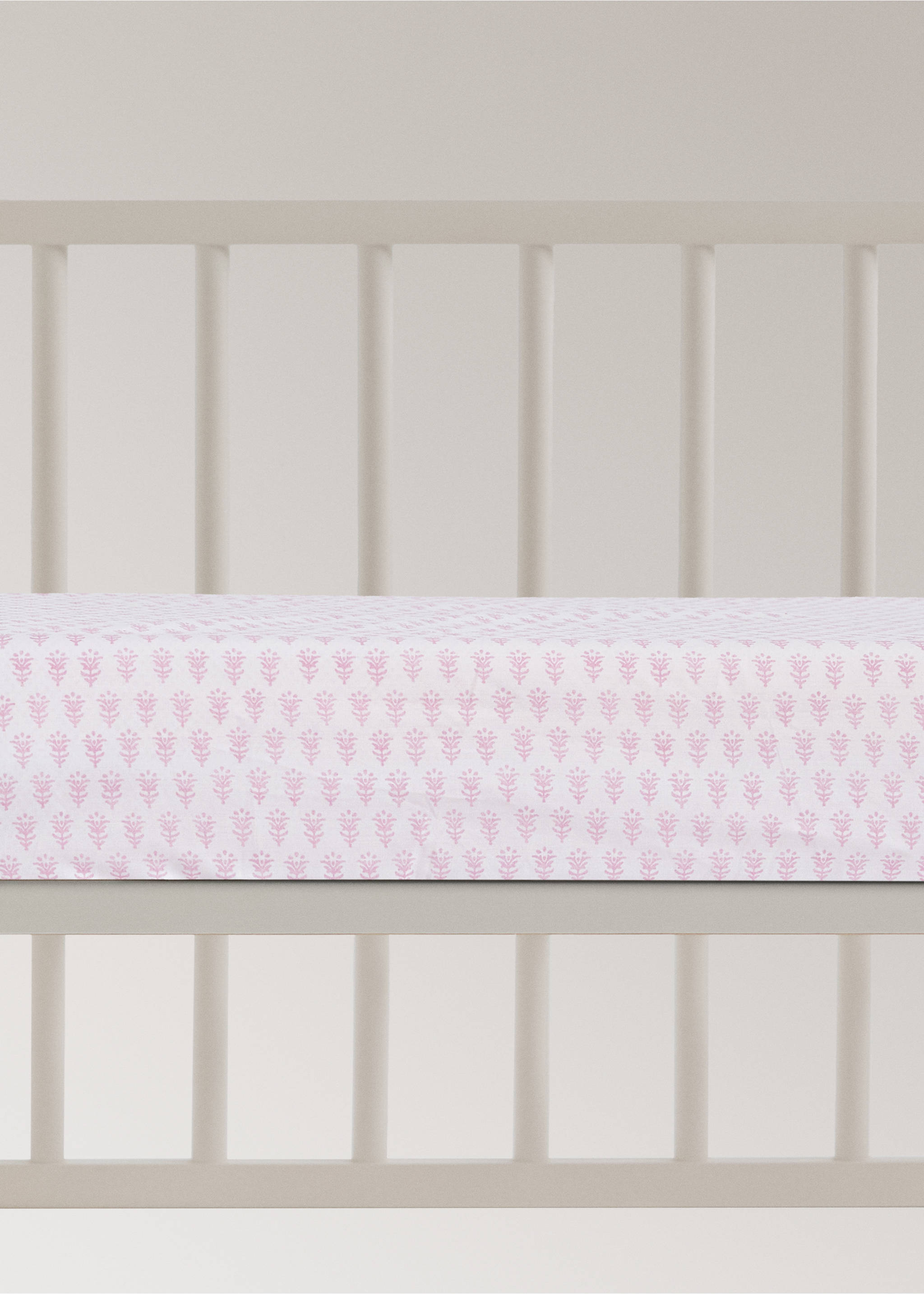 Children's fitted sheet in cotton percale with mini floral pattern for a 60 cm bed - Article without model, Pink. Ref: 27064058-00.