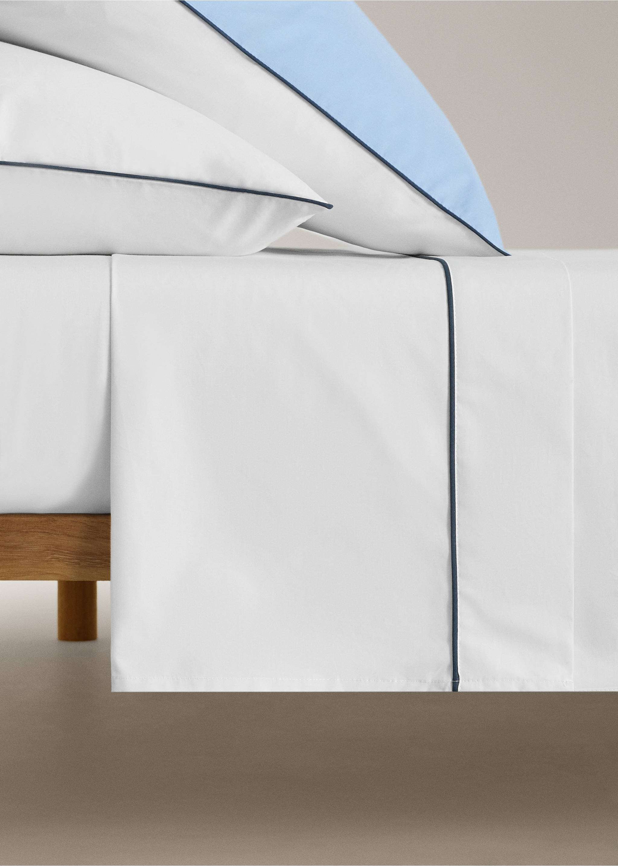 Children's top sheet in cotton percale with contrast piping for a 90 cm bed - Article without model, Sky Blue. Ref: 27064064-00.