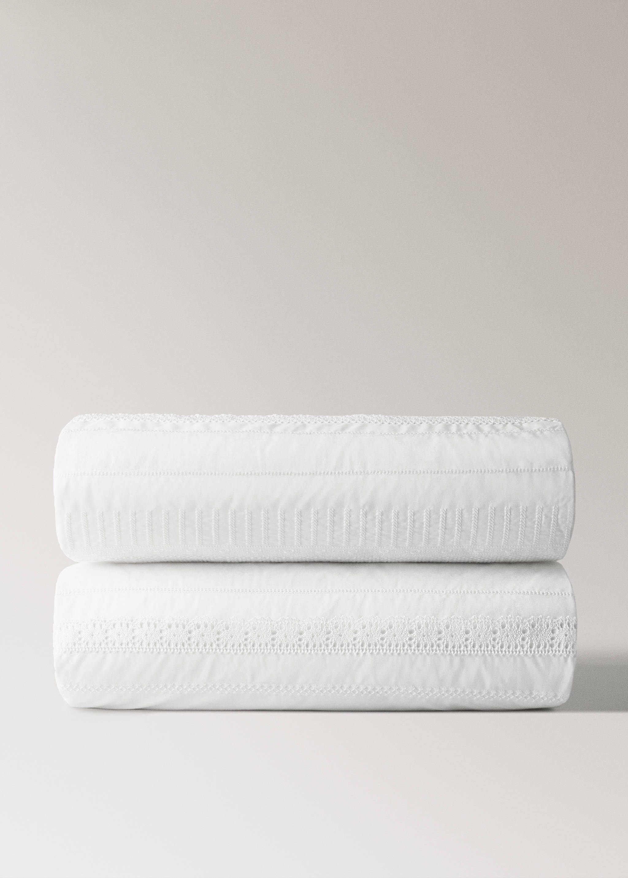 Embroidered cotton cot quilt - Article without model