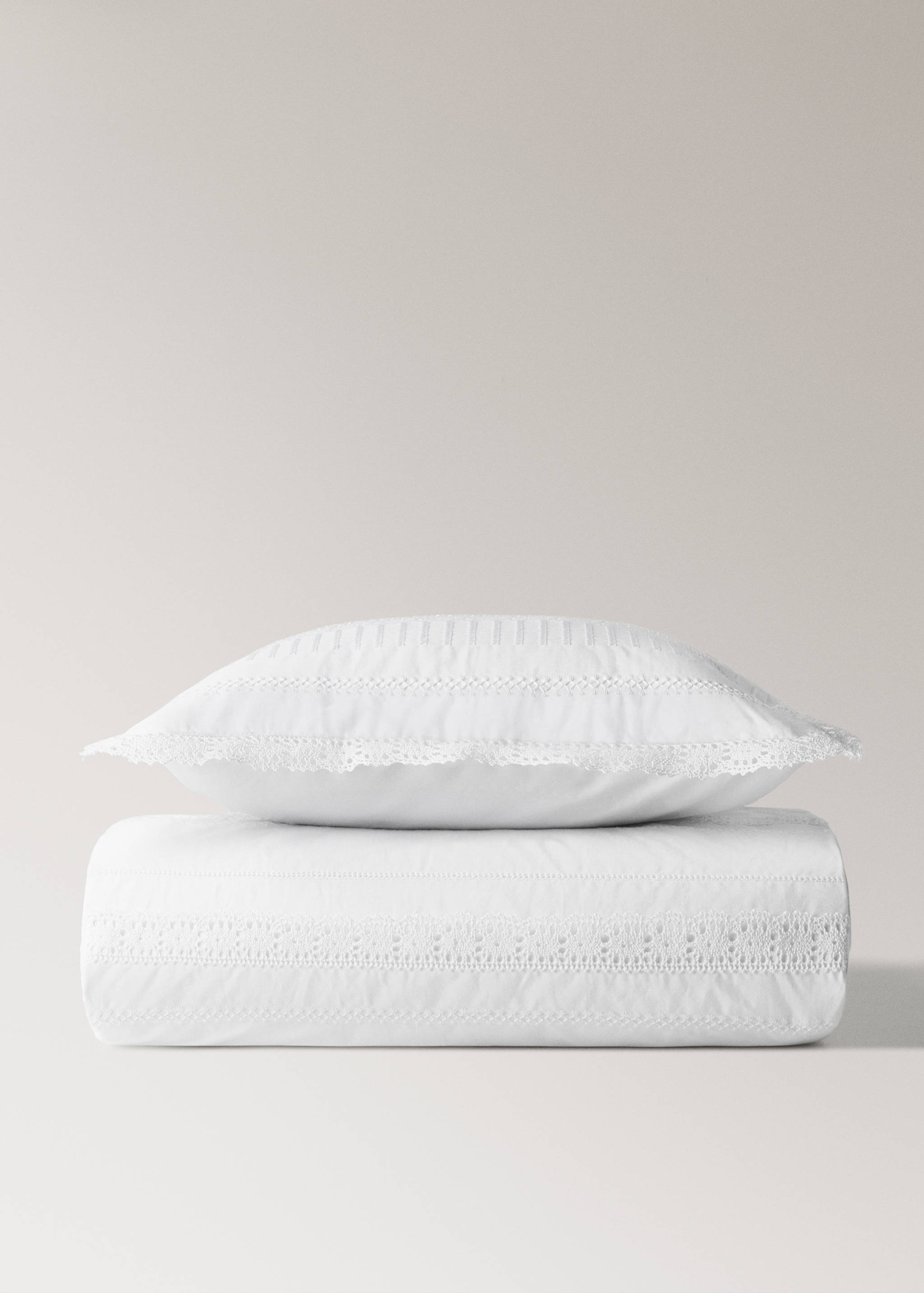 Embroidered cotton cot quilt - Details of the article 4