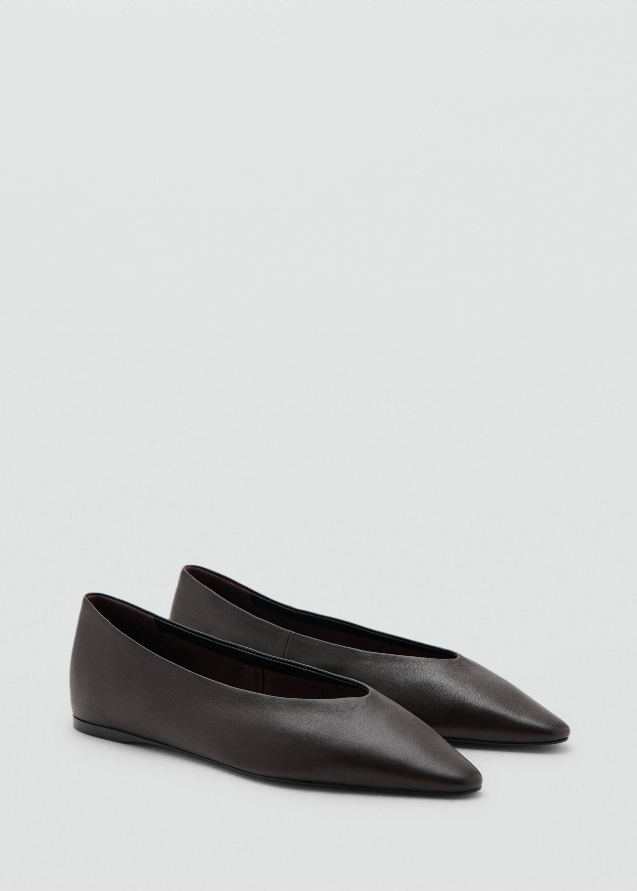 Flat leather pointed toe shoe - Medium plane, Chocolate. Ref: 27064072-00.