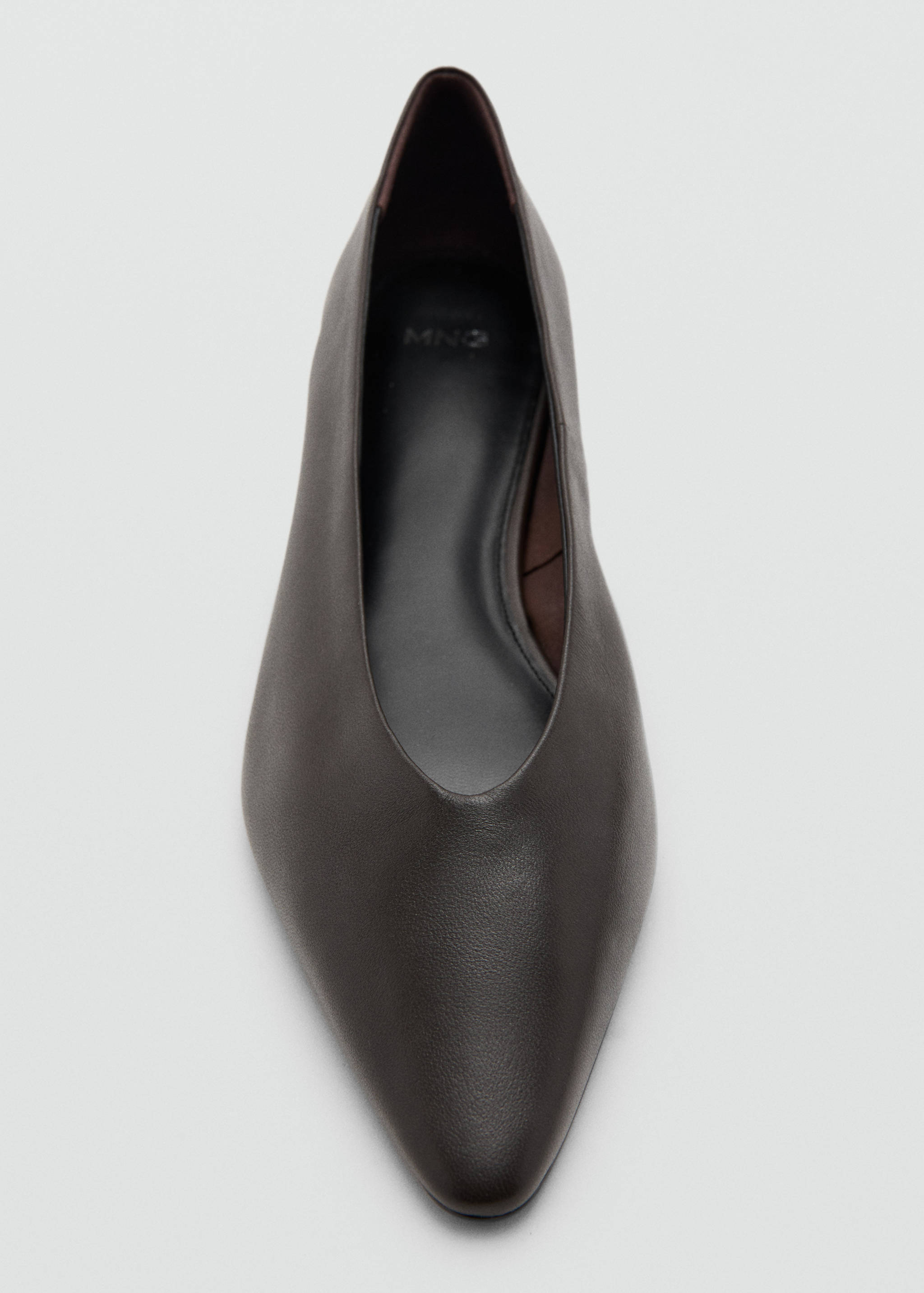 Flat leather pointed toe shoe - Details of the article 2
